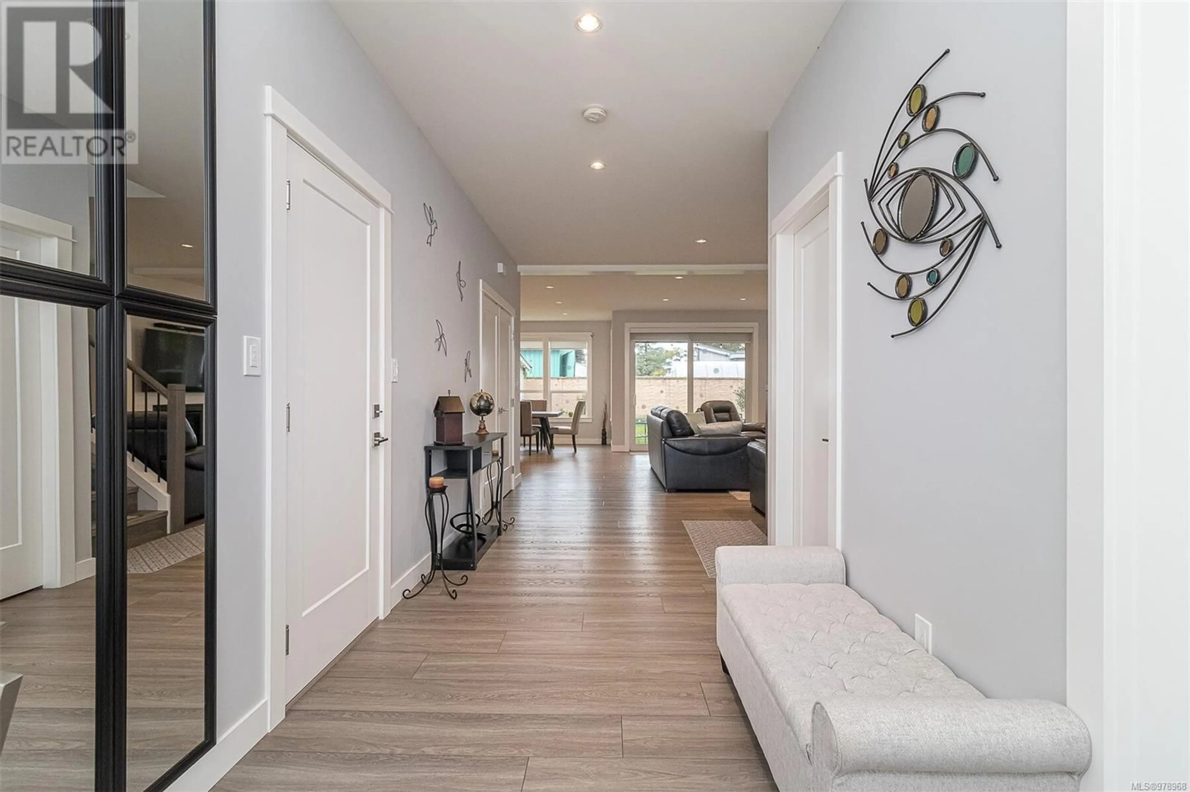 Indoor entryway, wood floors for 1021 Sandalwood Crt, Langford British Columbia V9C0E1