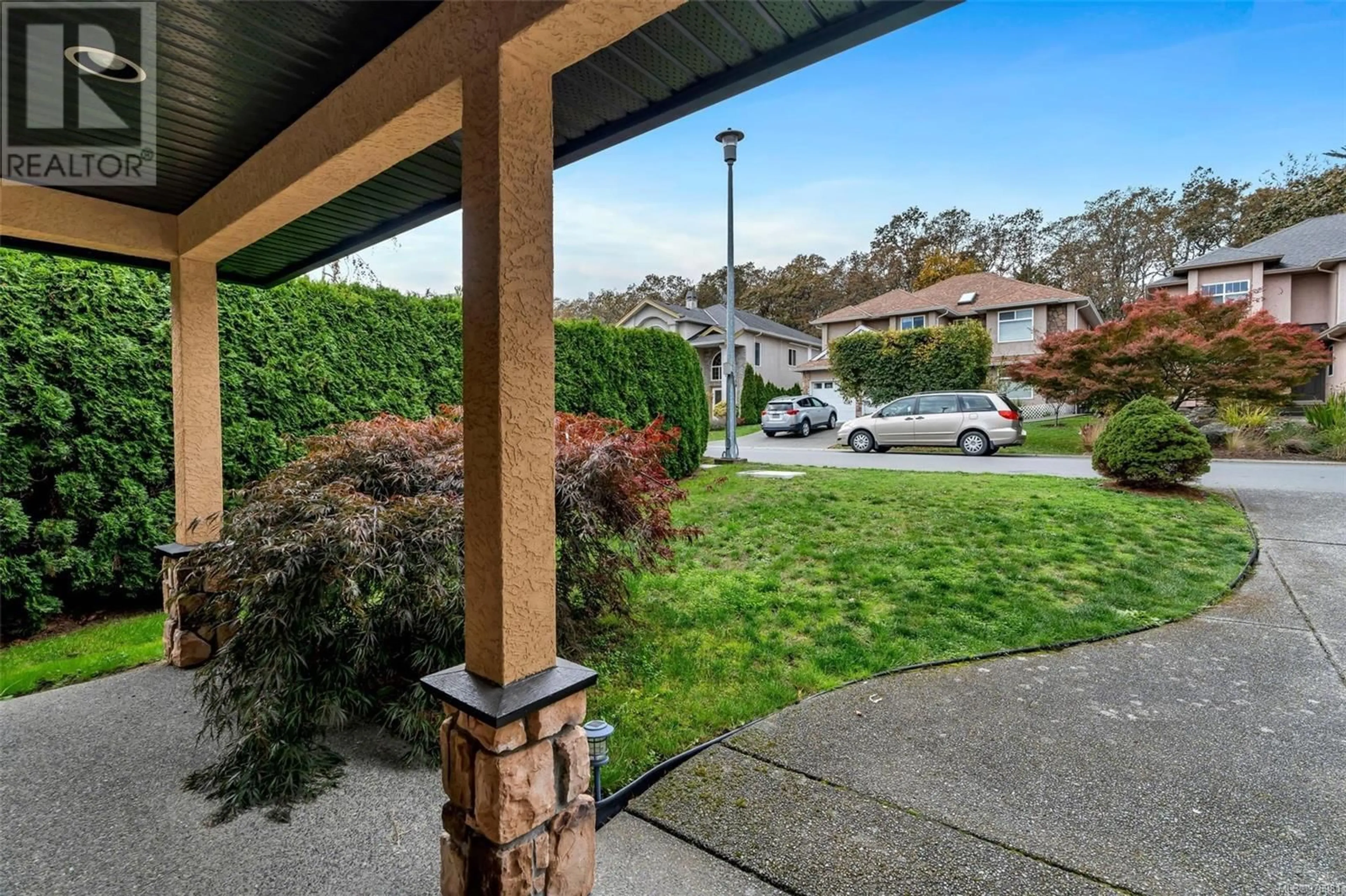 Patio, the street view for 4229 Oakview Pl, Saanich British Columbia V8N6M7