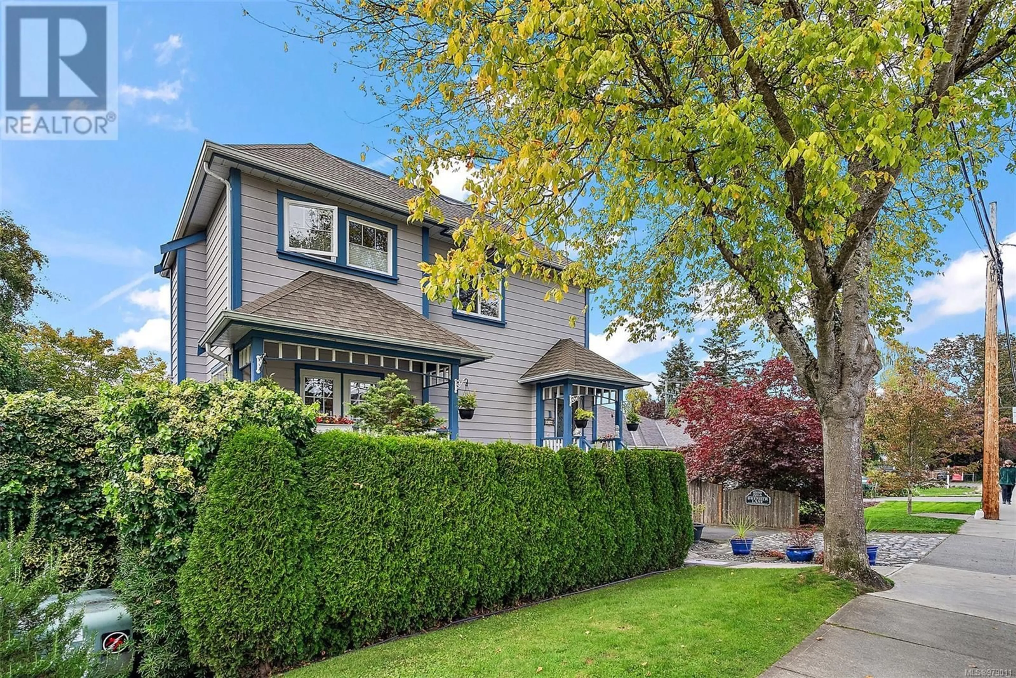 Frontside or backside of a home, cottage for 1 10140 Fifth St, Sidney British Columbia V8L2X9