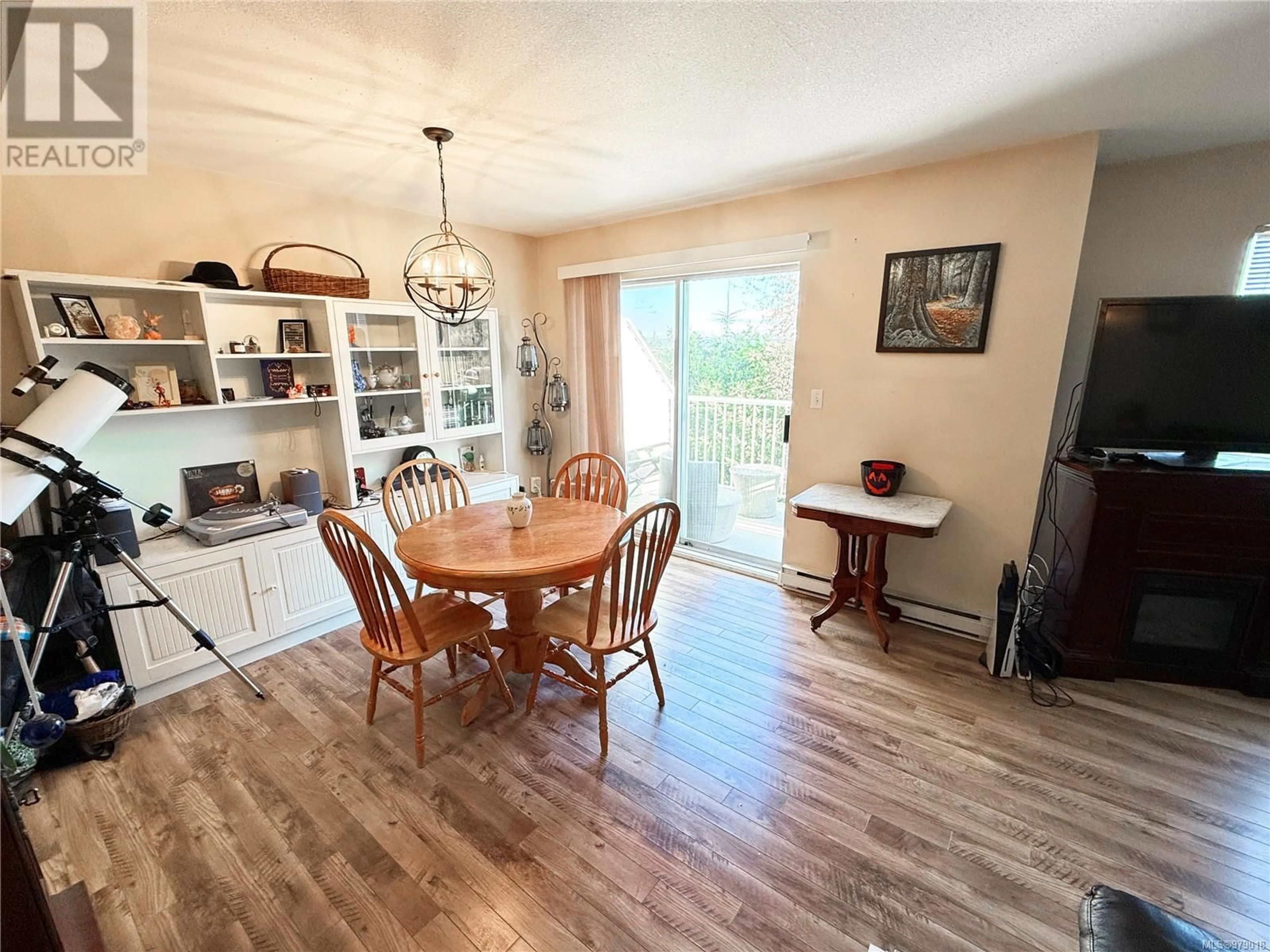 Dining room, wood floors, cottage for 31 941 Malone Rd, Ladysmith British Columbia V9G1S2