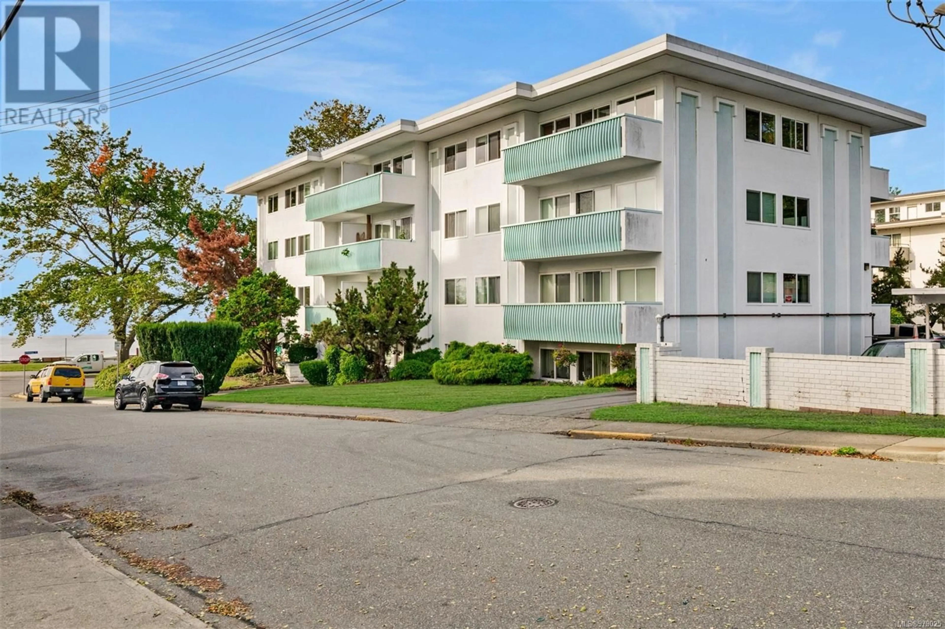 A pic from exterior of the house or condo, the front or back of building for 201 20 Olympia Ave, Victoria British Columbia V8V2N4