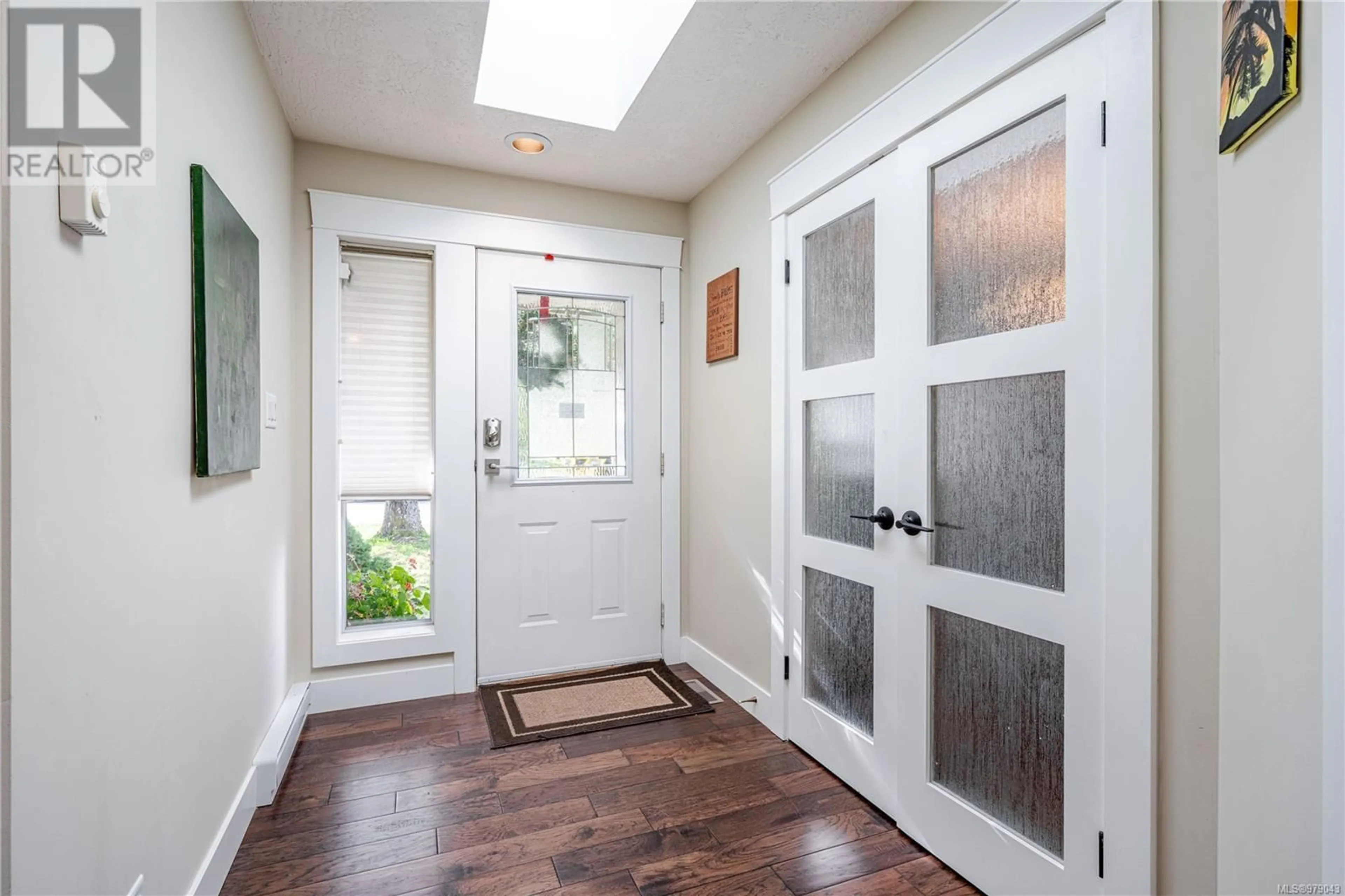 Indoor entryway, wood floors for 3979 Blue Ridge Pl, Saanich British Columbia V8Z2V3