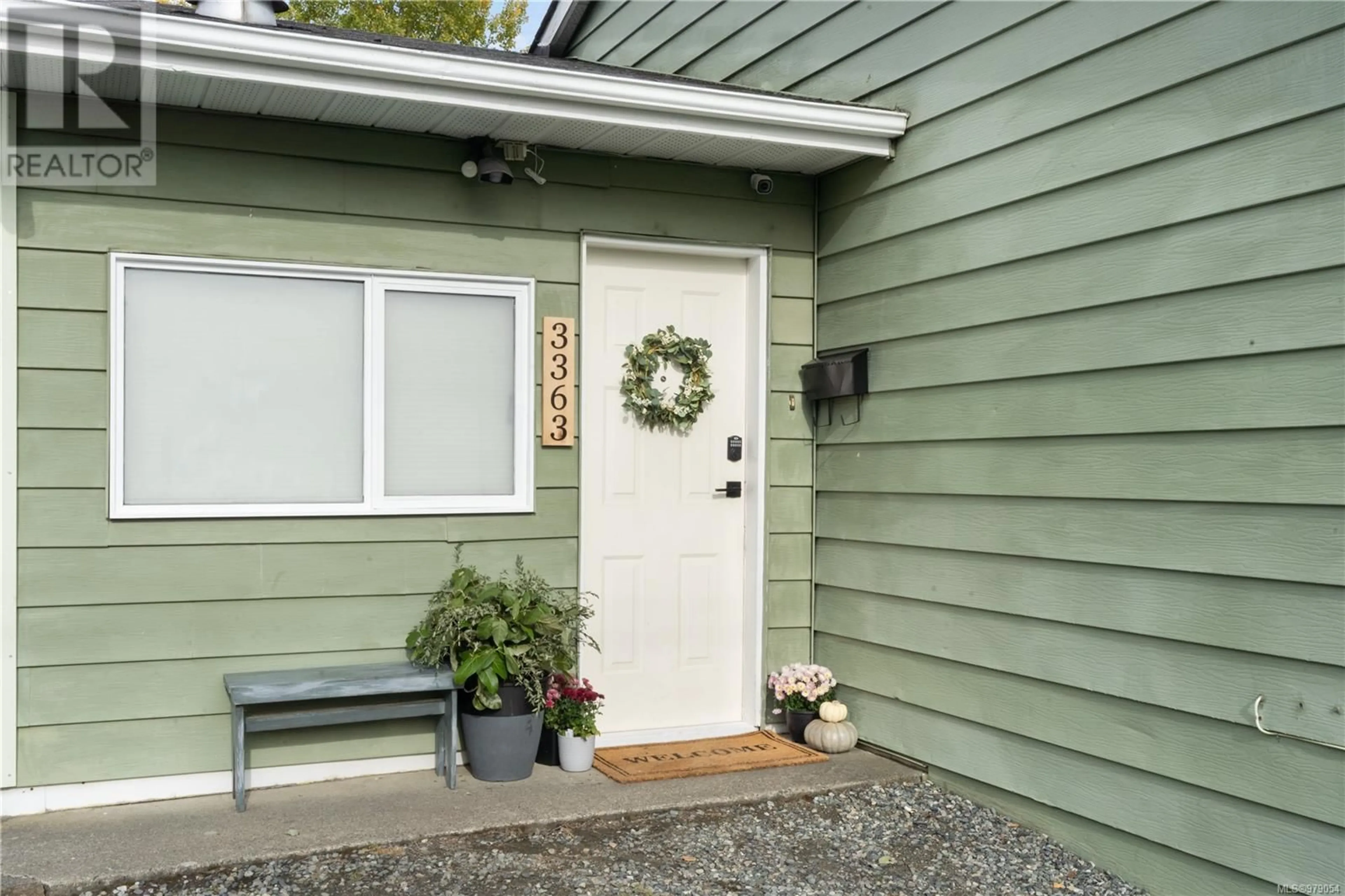 Indoor entryway, wood floors for 3363 Hawkes Blvd, Duncan British Columbia V9L4S7