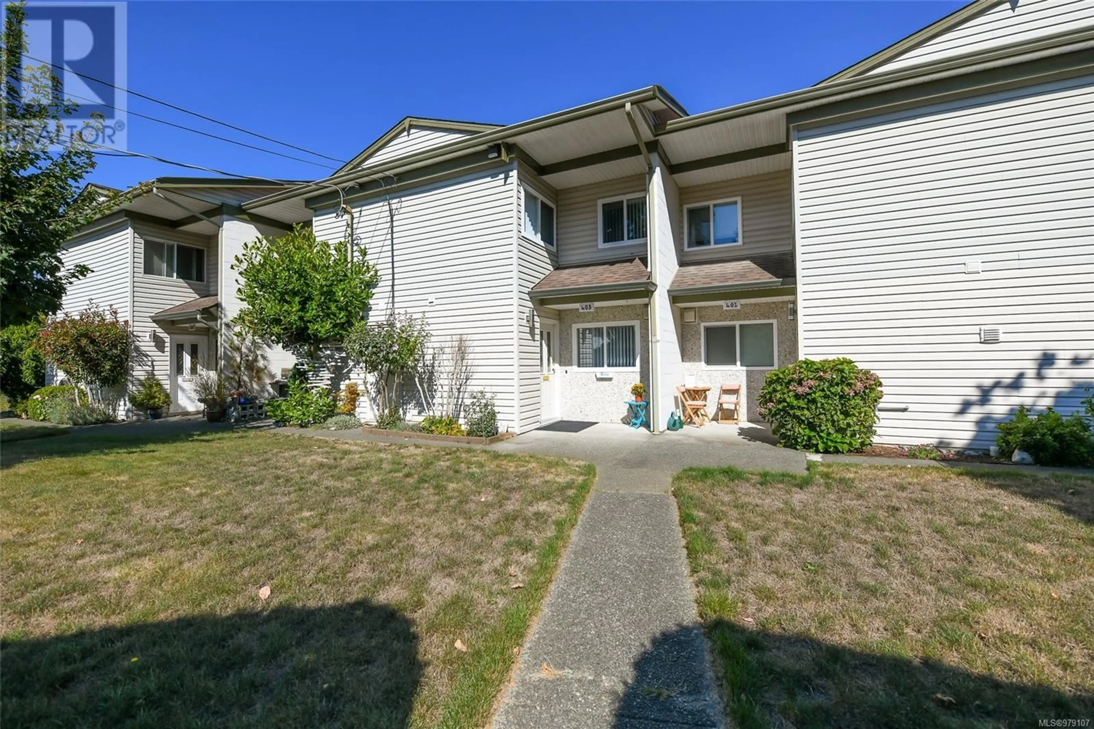 A pic from exterior of the house or condo, the front or back of building for 403 1537 NOEL Ave, Comox British Columbia V9M3H8