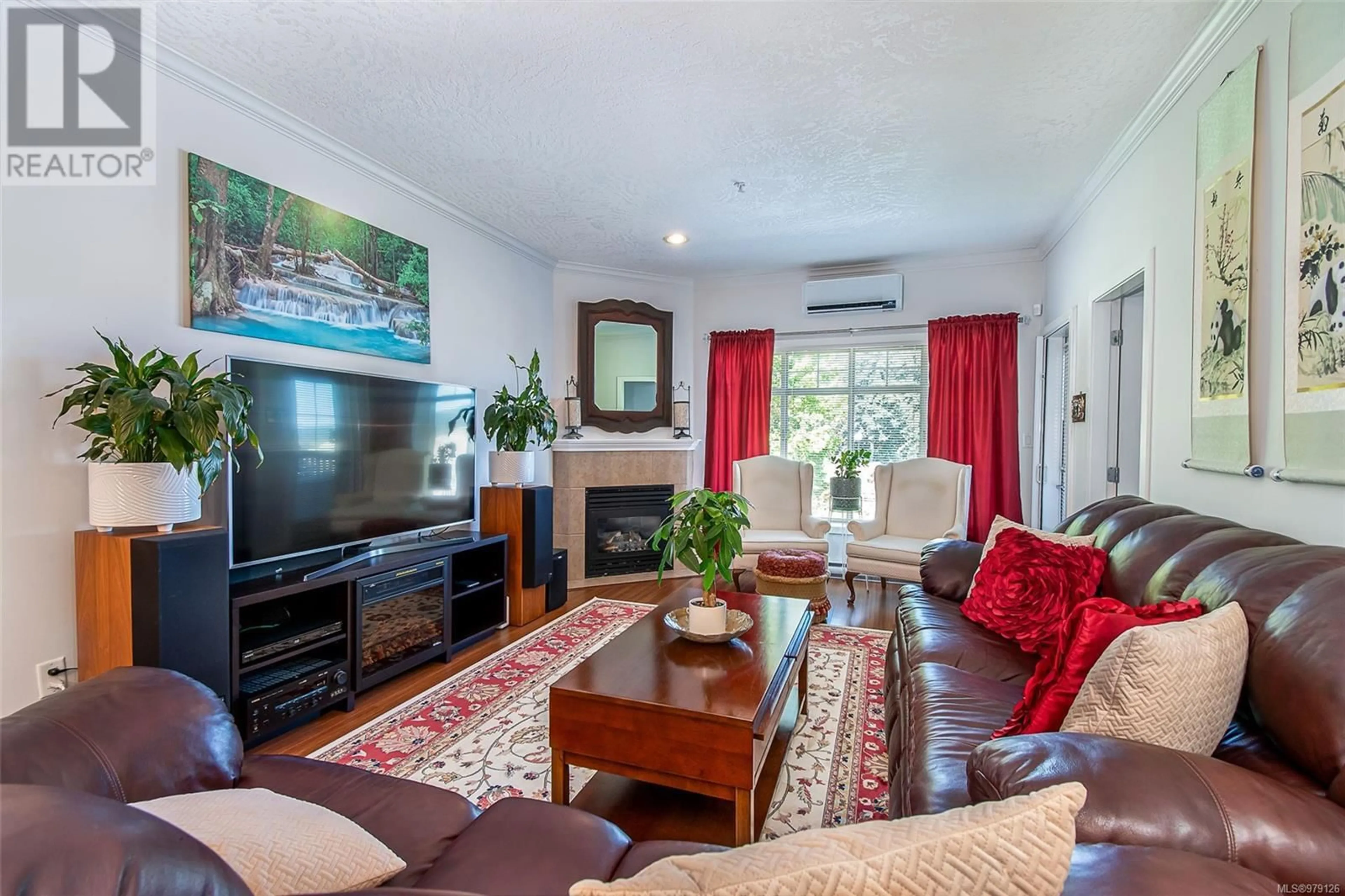 Living room, wood floors for 110 2120 Harrow Gate, Langford British Columbia V9B6R4