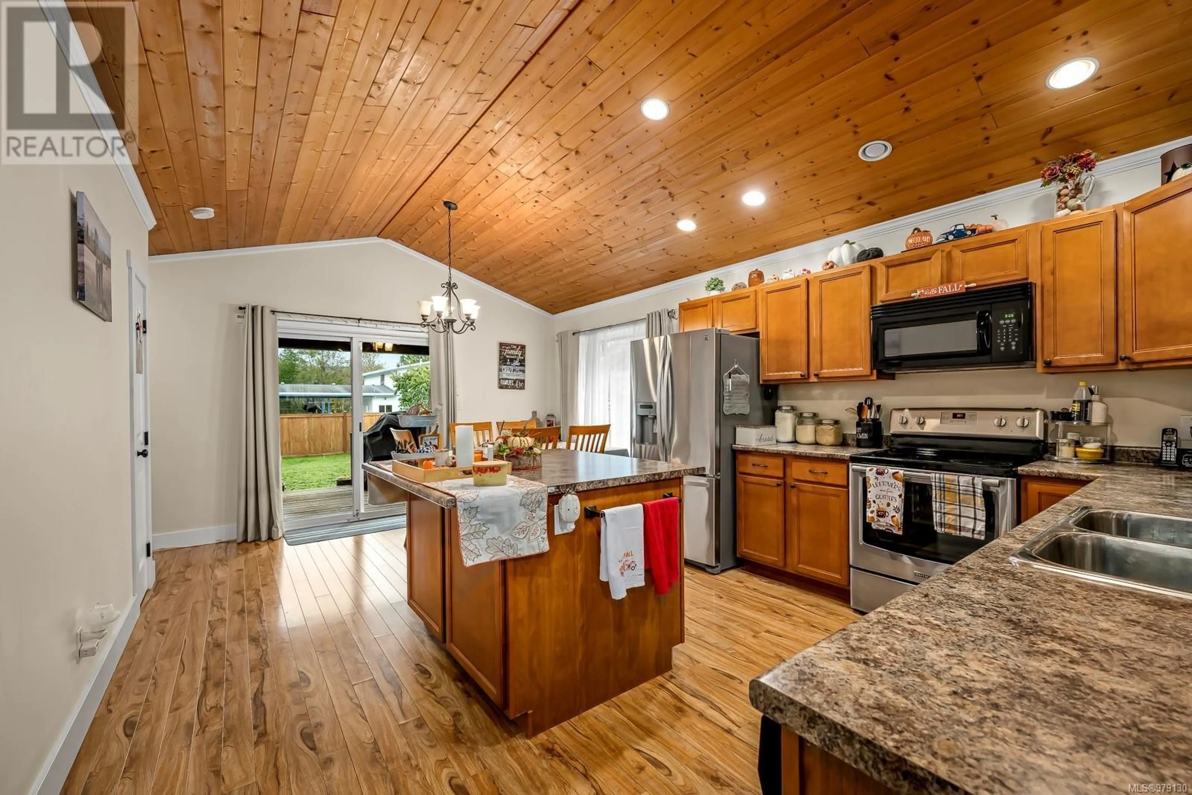 Open concept kitchen for 5586 Swallow Dr, Port Alberni British Columbia V9Y7H1