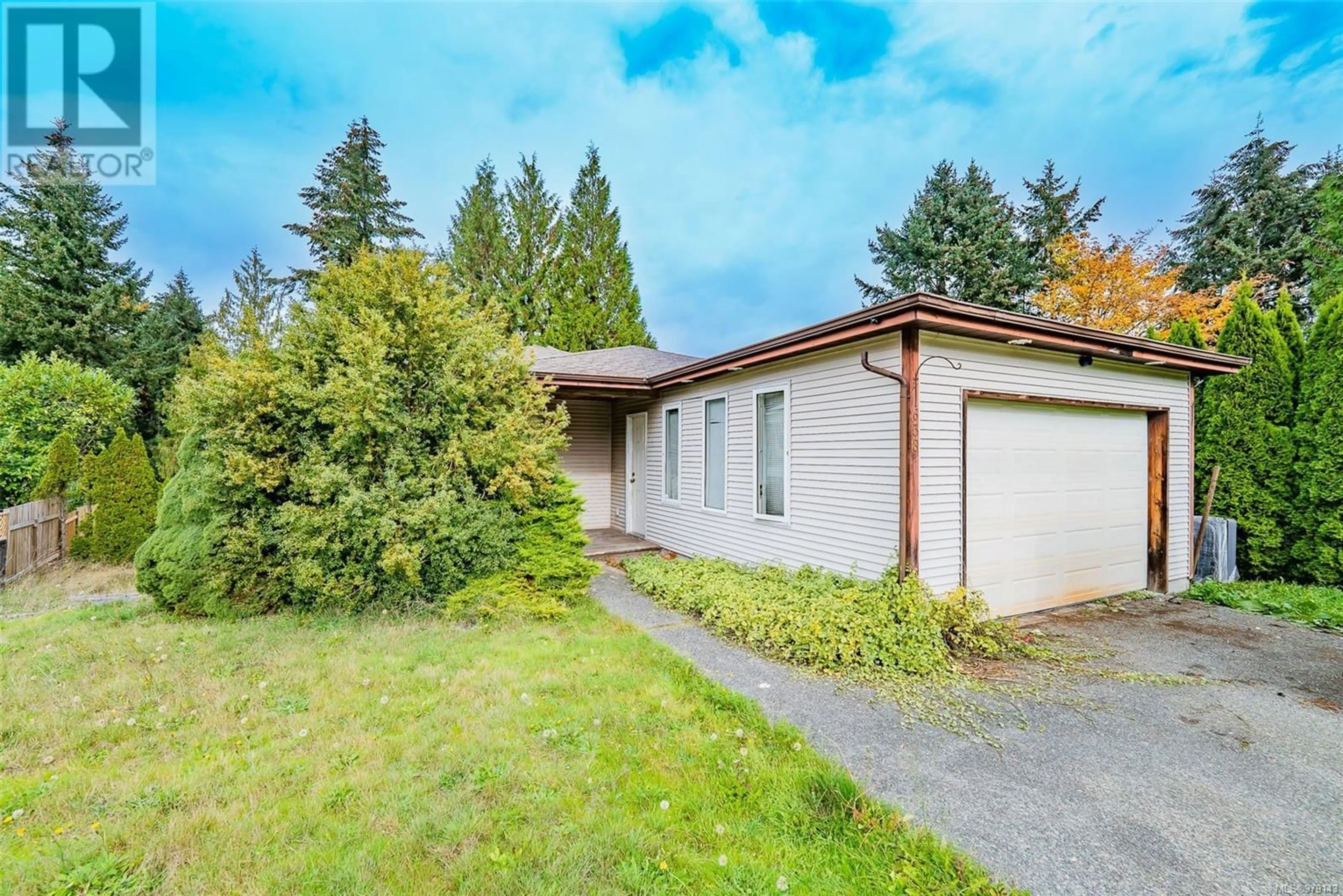 Frontside or backside of a home, the fenced backyard for 638 Walkem Rd, Ladysmith British Columbia V9G1P7