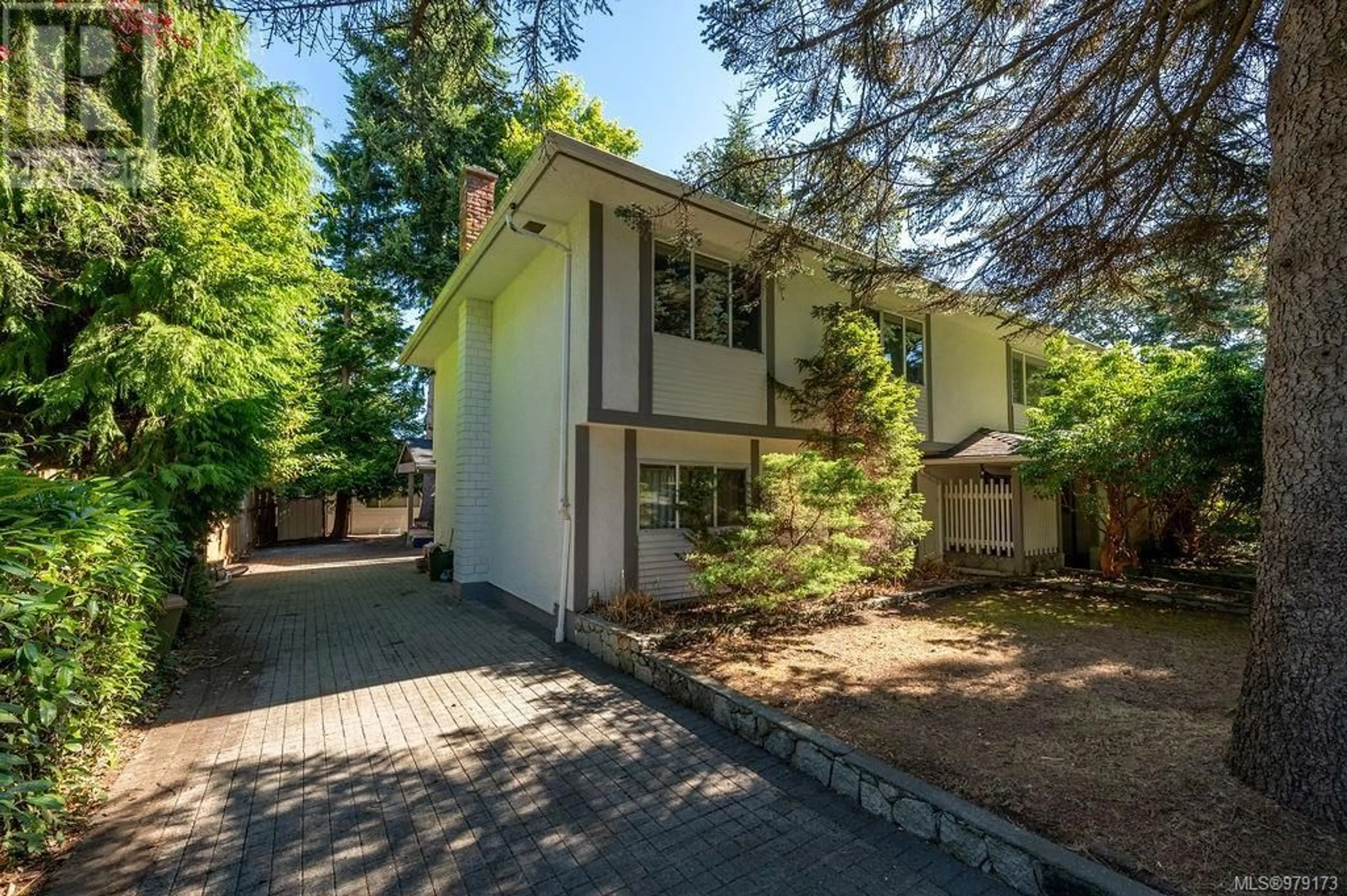 Frontside or backside of a home, cottage for 2020 Runnymede Ave, Oak Bay British Columbia V8S2V6