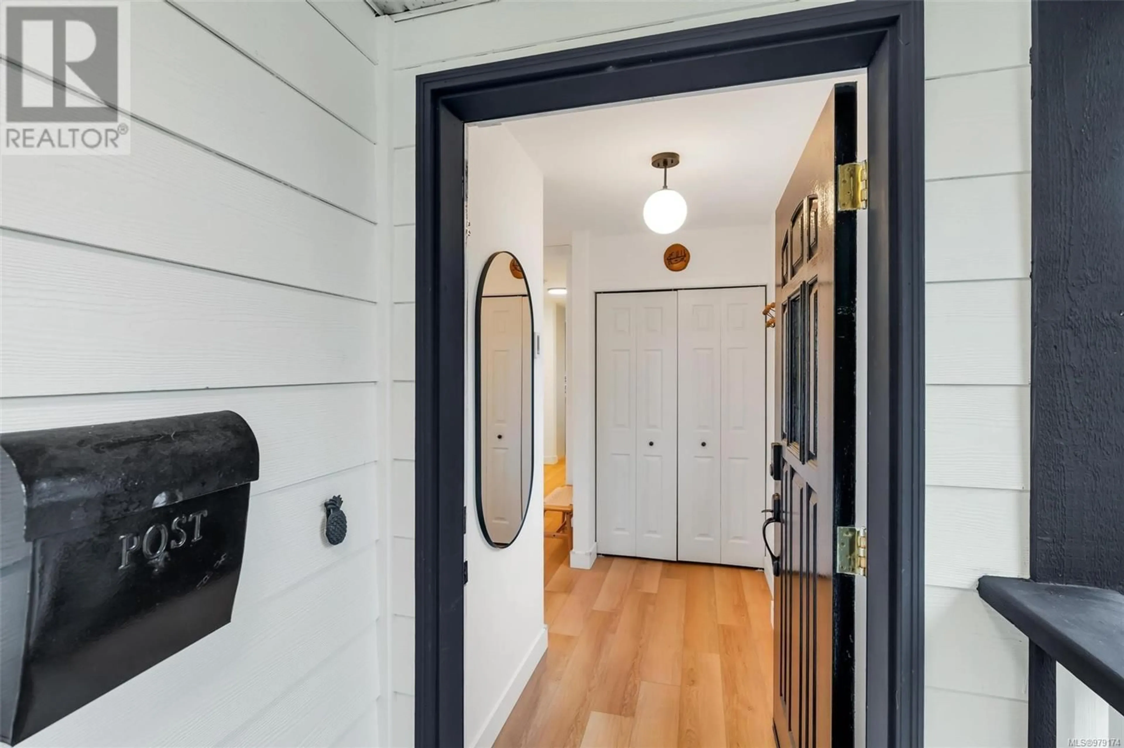 Indoor entryway, wood floors for 3156 Carroll St, Victoria British Columbia V9A1R2