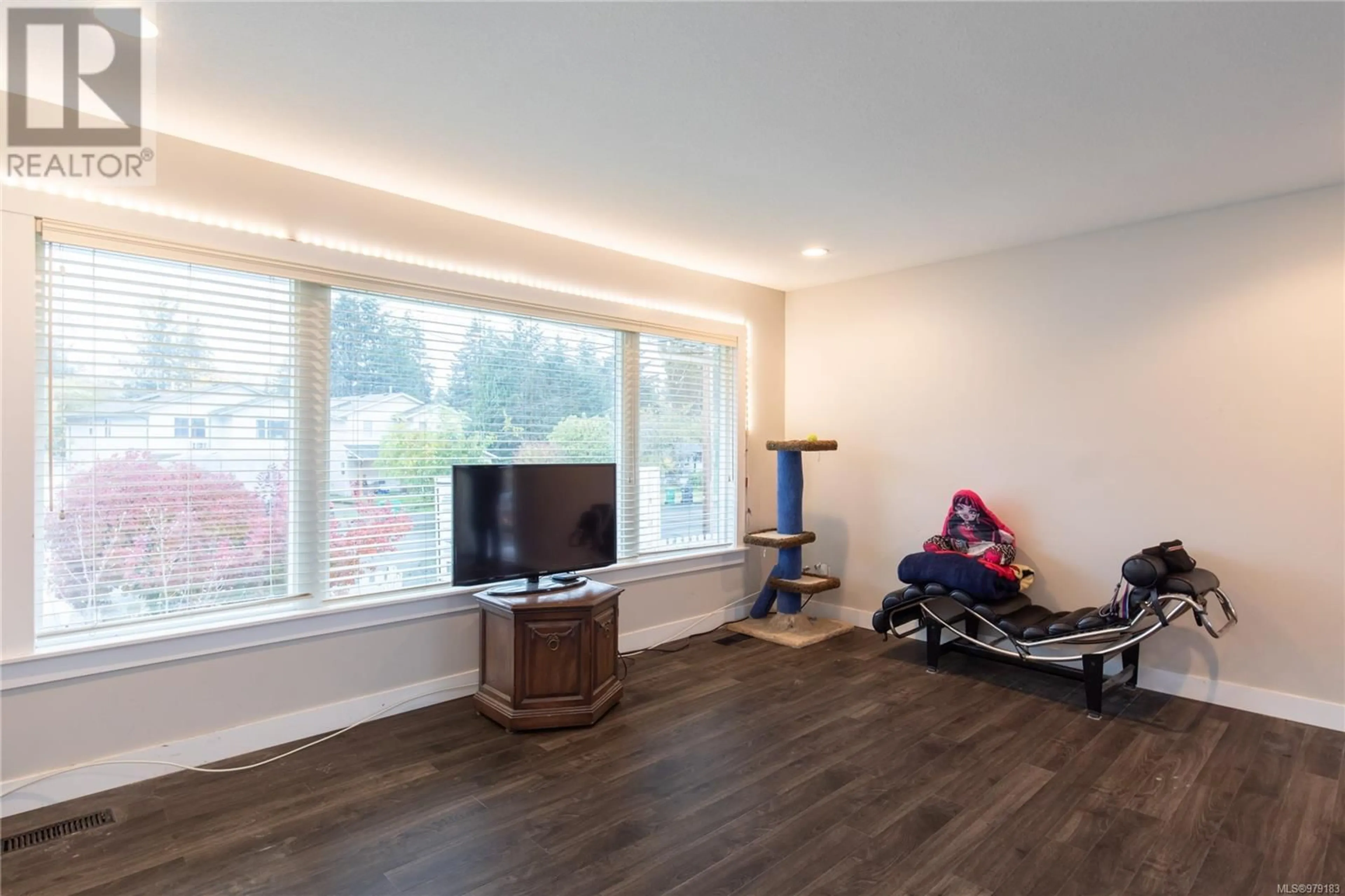 A pic of a room, wood floors for 910 Beaufort Dr, Nanaimo British Columbia V9S2C8