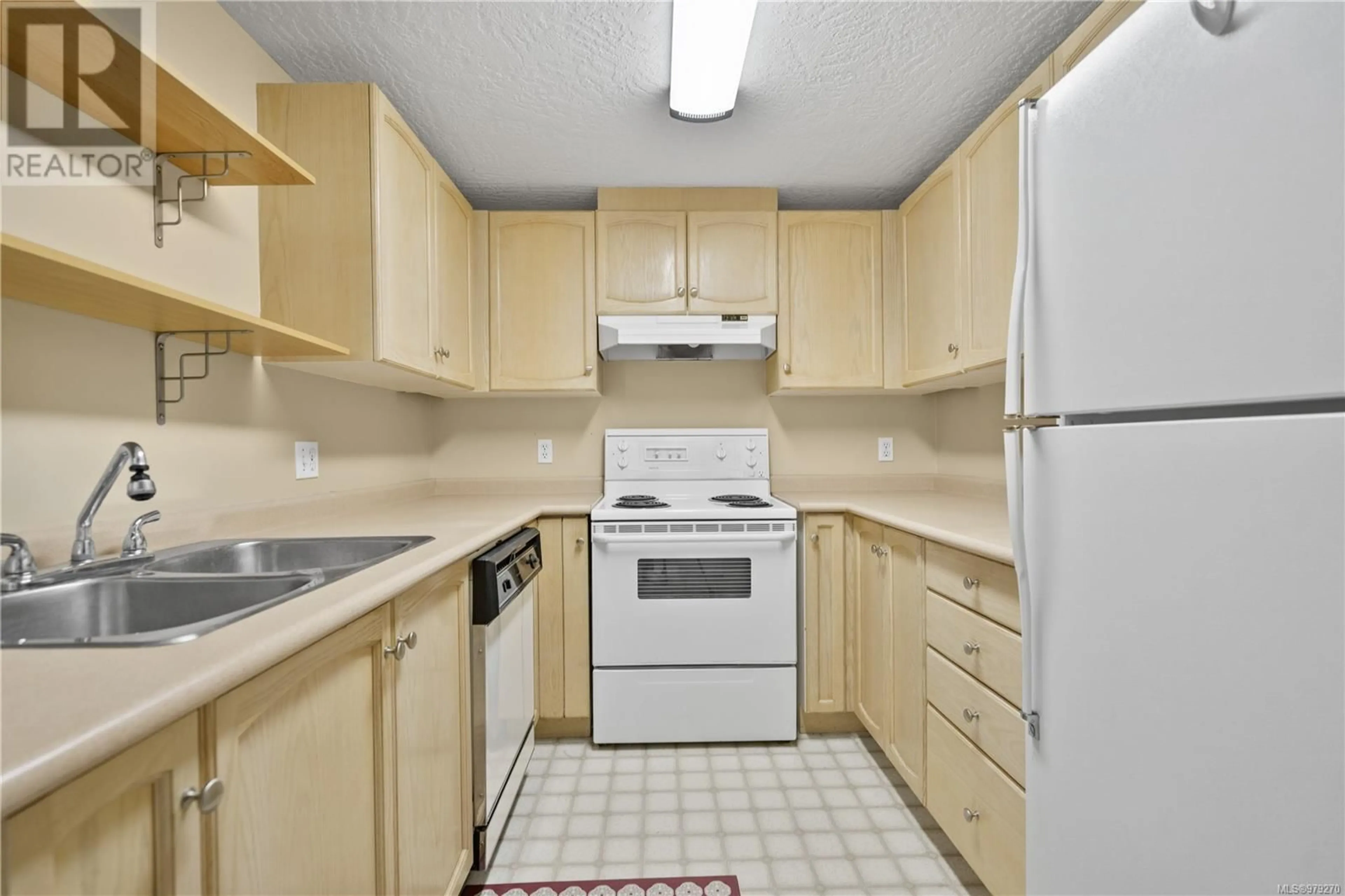 Standard kitchen, not visible floor, cottage for 8 930 North Park St, Victoria British Columbia V8T1C6