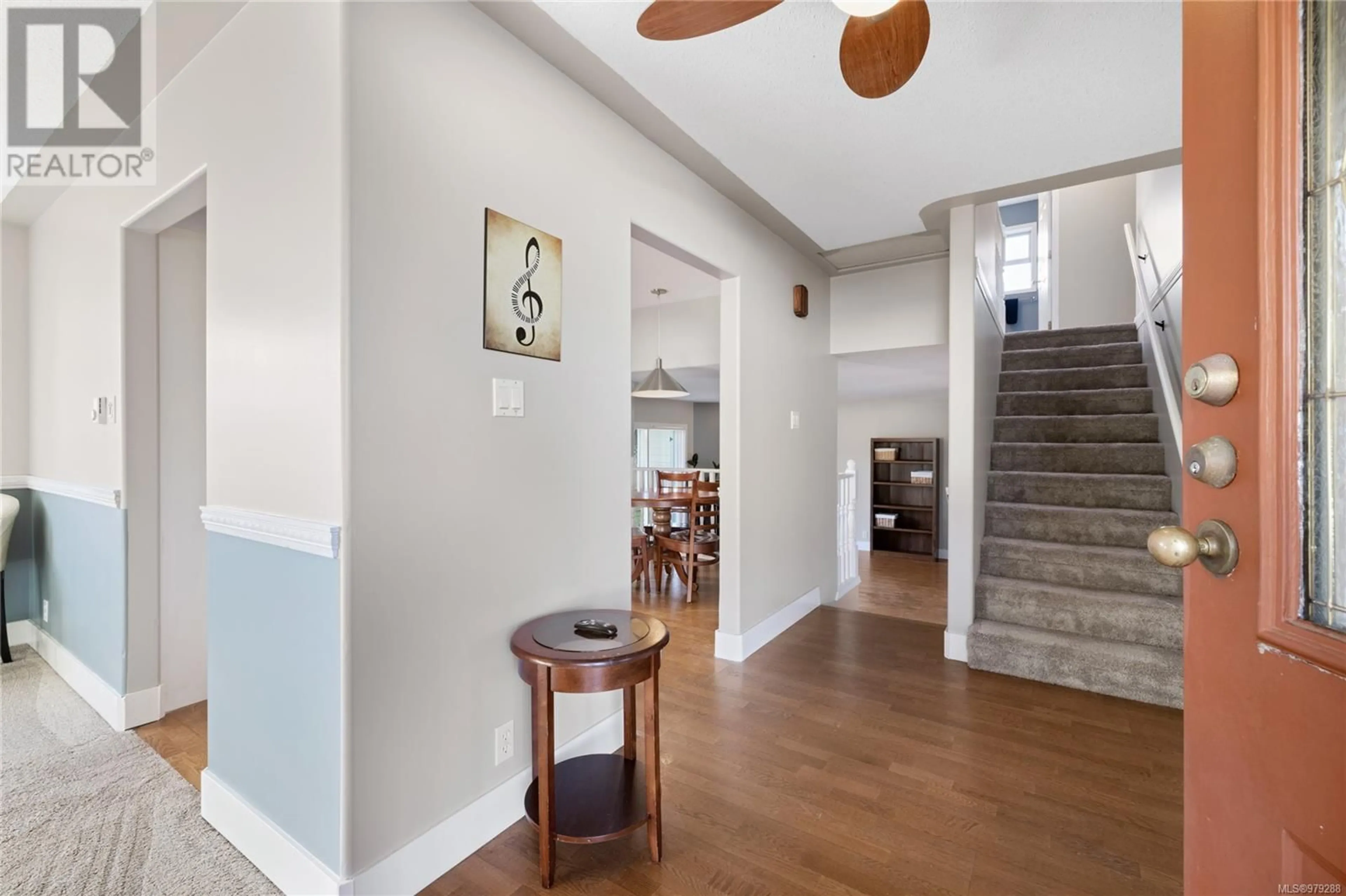 Indoor entryway, wood floors for 5943 Indigo Pl, Nanaimo British Columbia V9V1K4