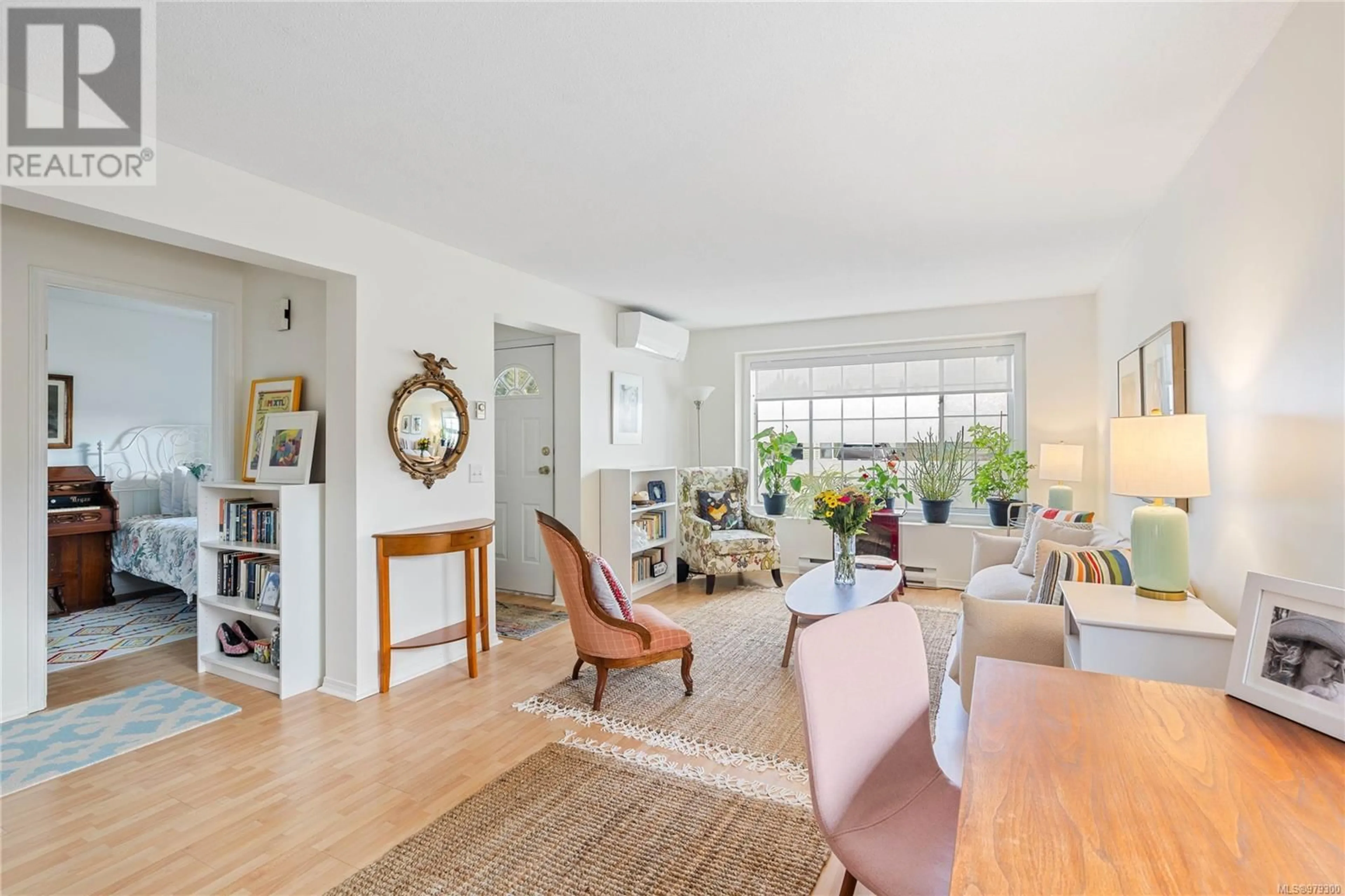 Living room, wood floors for 2026 135 Brinkworthy Rd, Salt Spring British Columbia V8K1S2