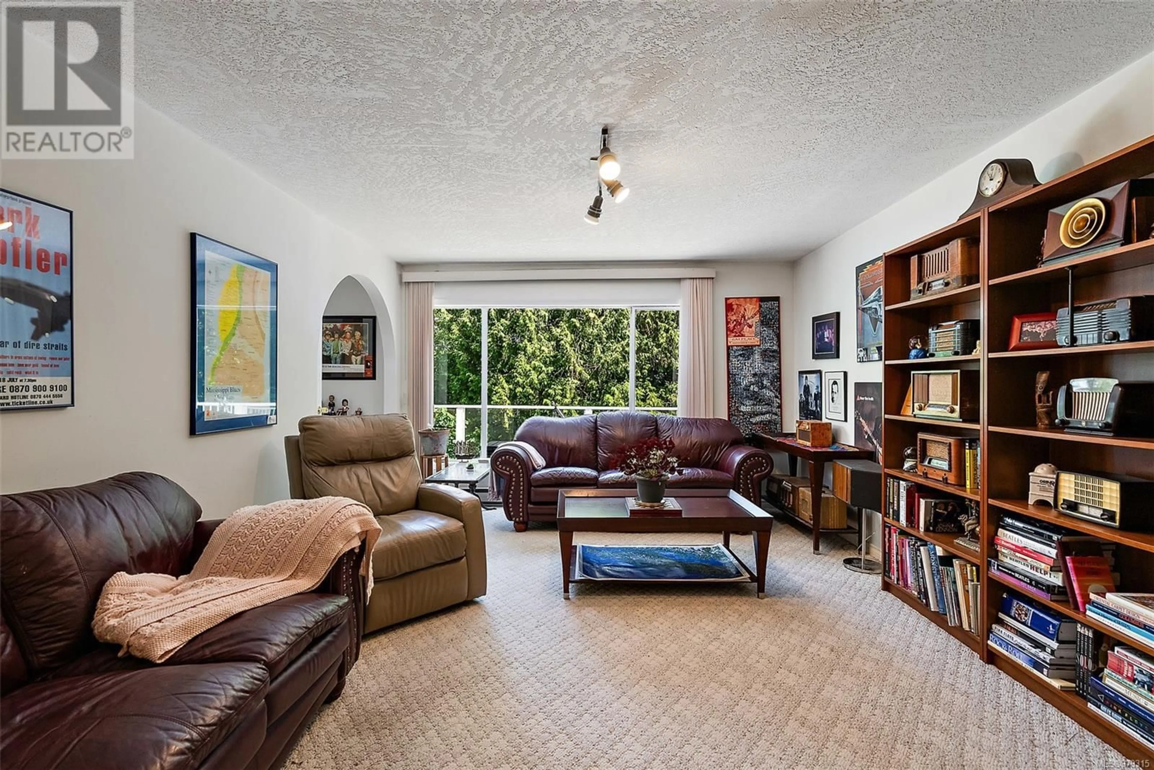 Living room, carpet floors for 5159 Beckton Rd, Saanich British Columbia V8Y2C2