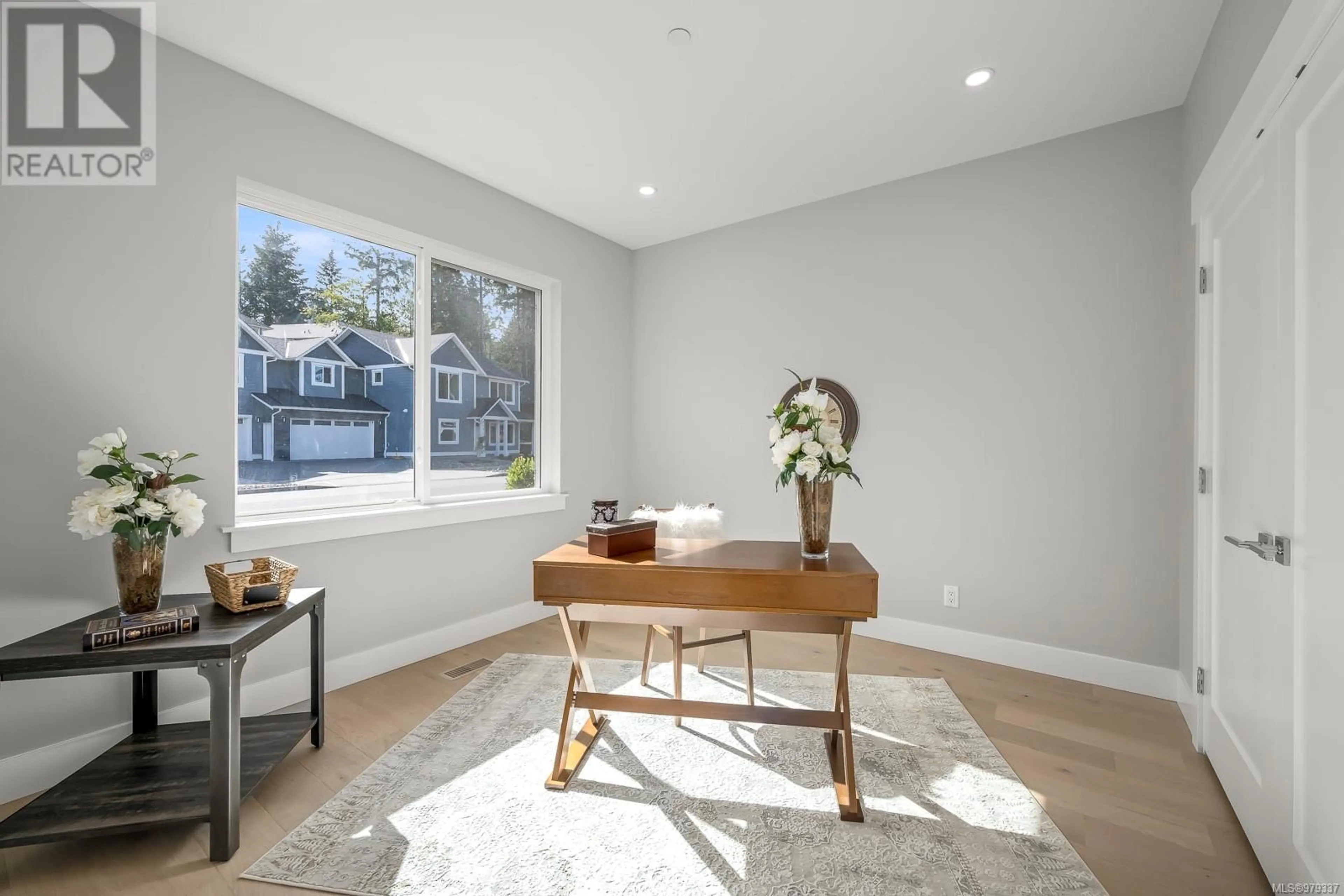 Indoor entryway for 3236 KLANAWA CRESCENT, Courtenay British Columbia V9N0H4