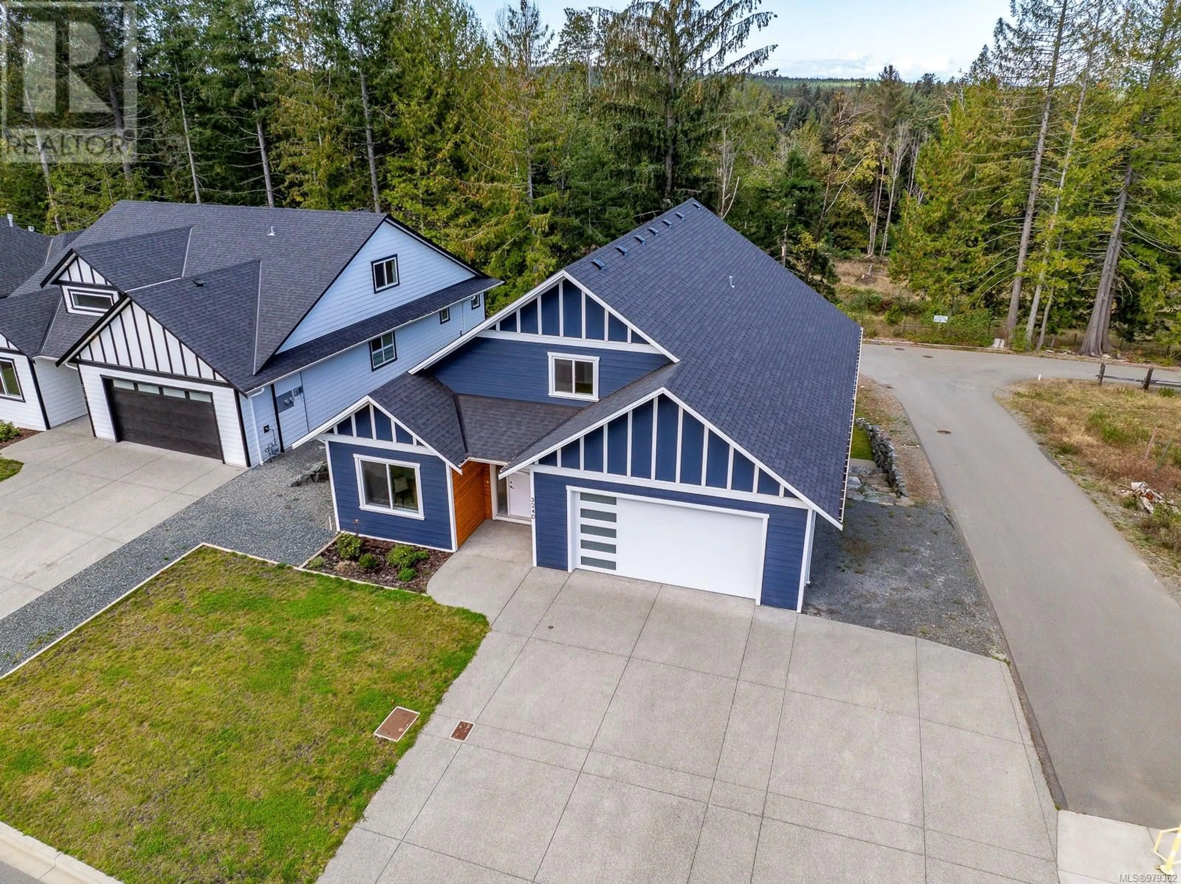 A pic from outside/outdoor area/front of a property/back of a property/a pic from drone, street for 3240 KLANAWA CRESCENT, Courtenay British Columbia V9N0H4