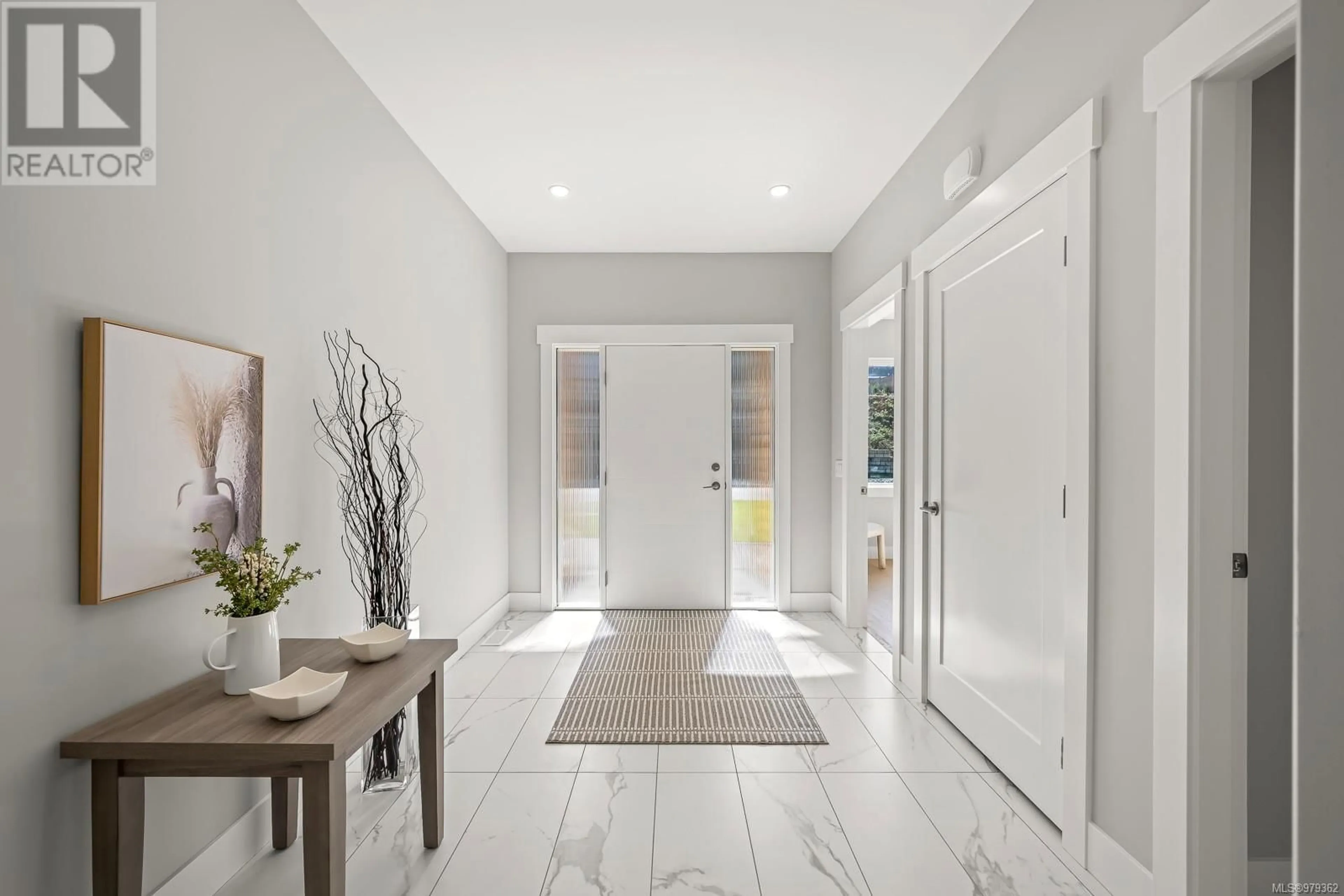 Indoor entryway for 3240 KLANAWA CRESCENT, Courtenay British Columbia V9N0H4