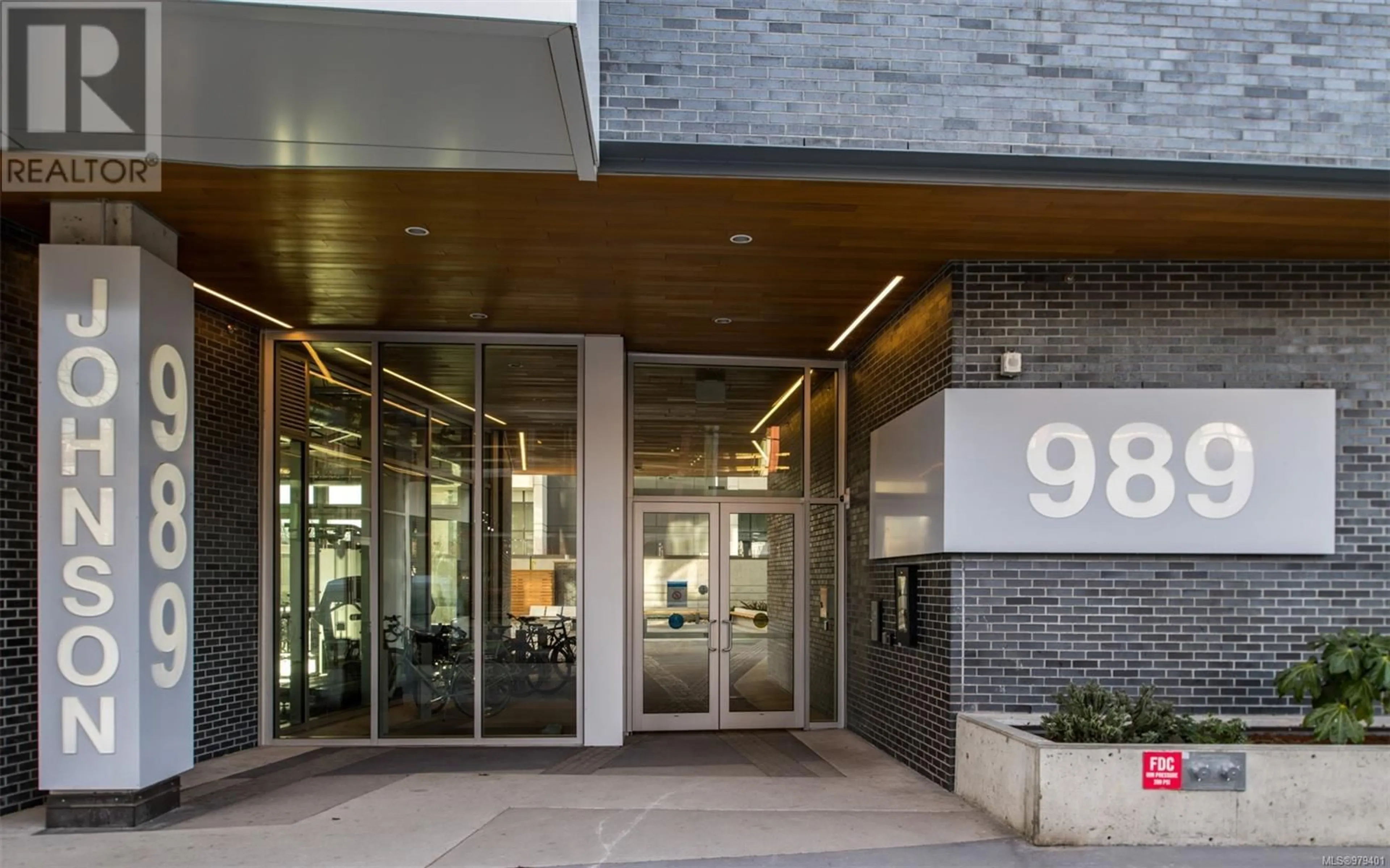 Indoor foyer for 1011 989 Johnson St, Victoria British Columbia V8V0E3