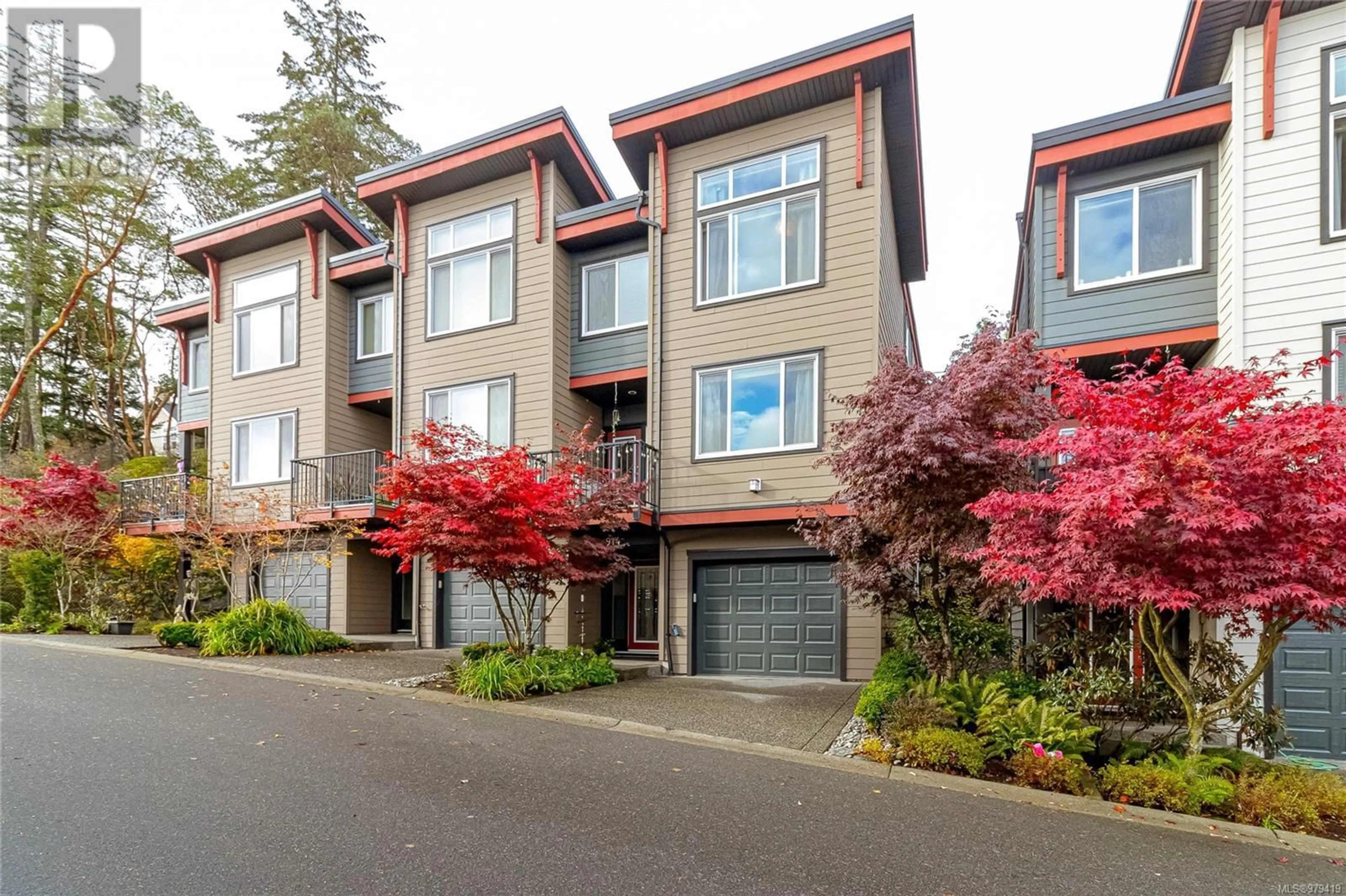 A pic from exterior of the house or condo, the front or back of building for 914 NORTH HILL Pl, Langford British Columbia V9B0J1