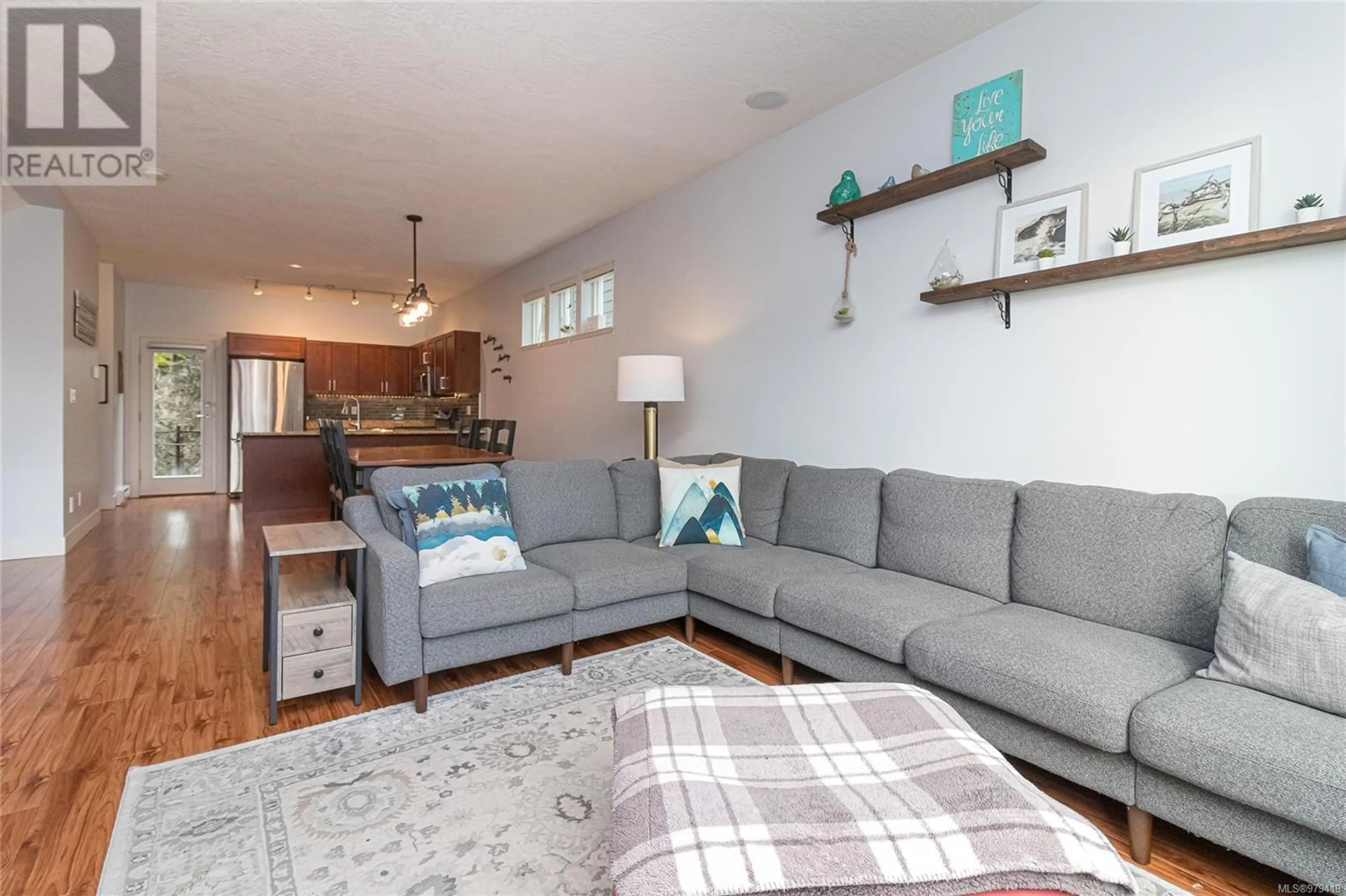 Living room, wood floors for 914 NORTH HILL Pl, Langford British Columbia V9B0J1