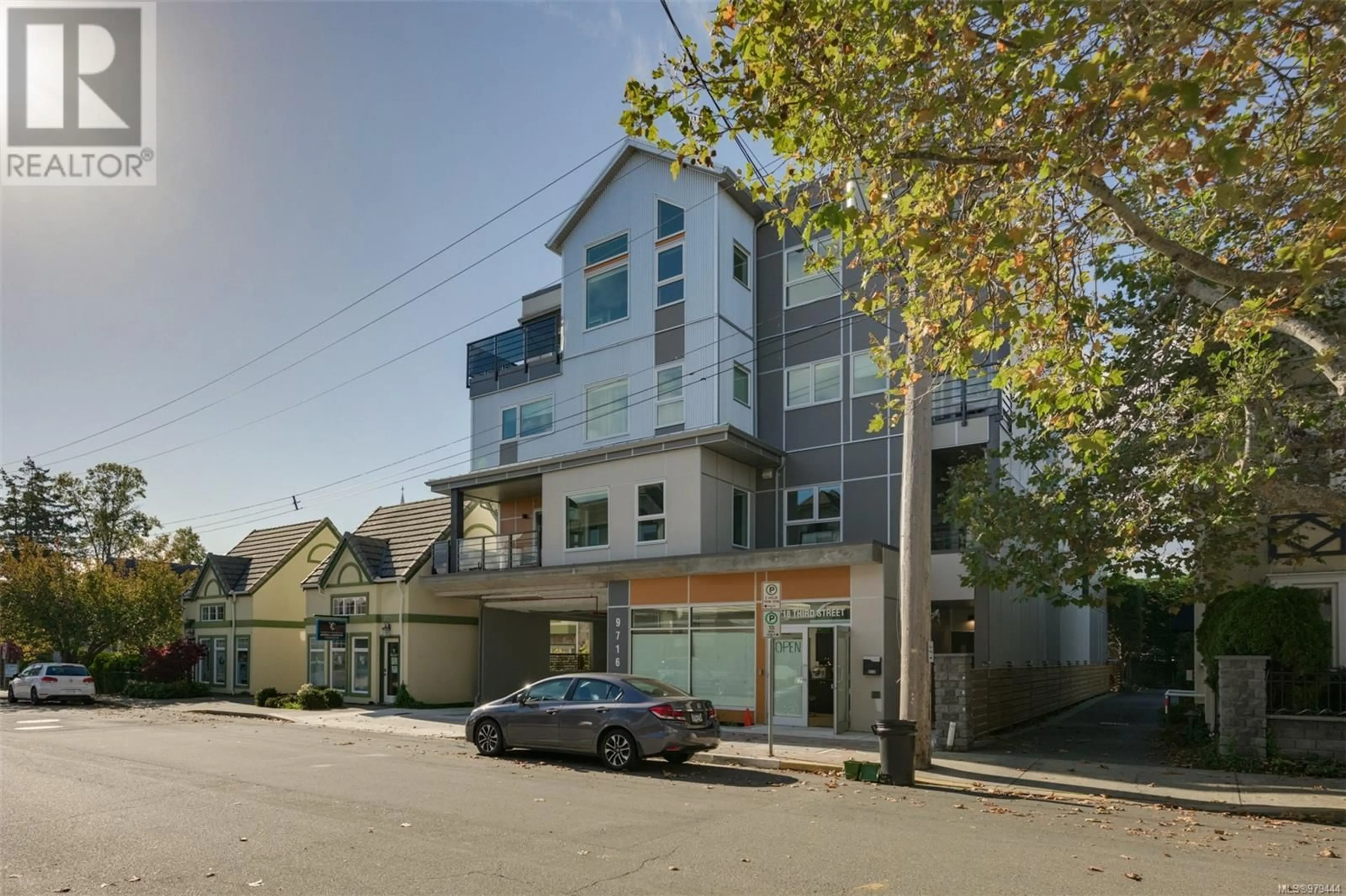 A pic from exterior of the house or condo, the front or back of building for 401 9716 Third St, Sidney British Columbia V8L3A2