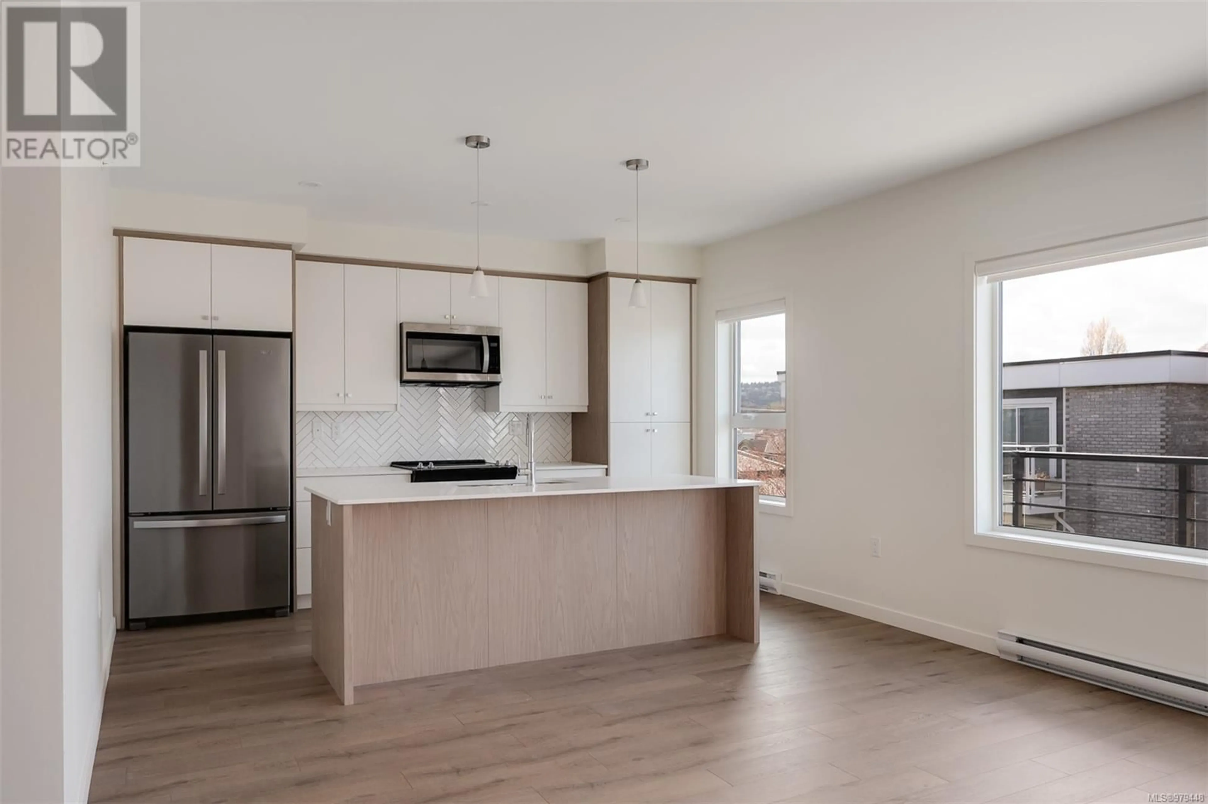 Open concept kitchen for 303 9716 Third St, Sidney British Columbia V8L3A2