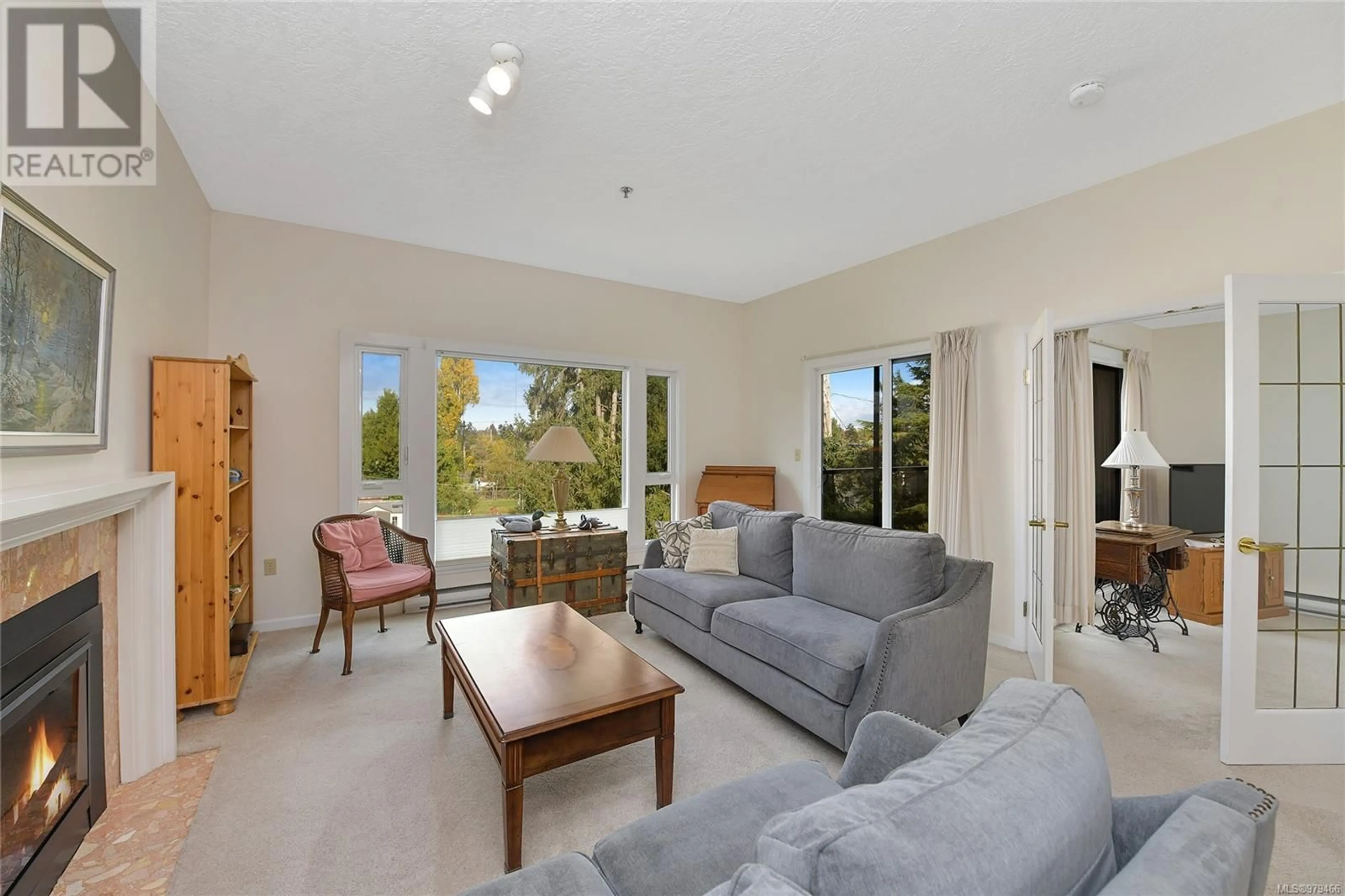 Living room, wood floors for 302 3969 Shelbourne St, Saanich British Columbia V8N6J5