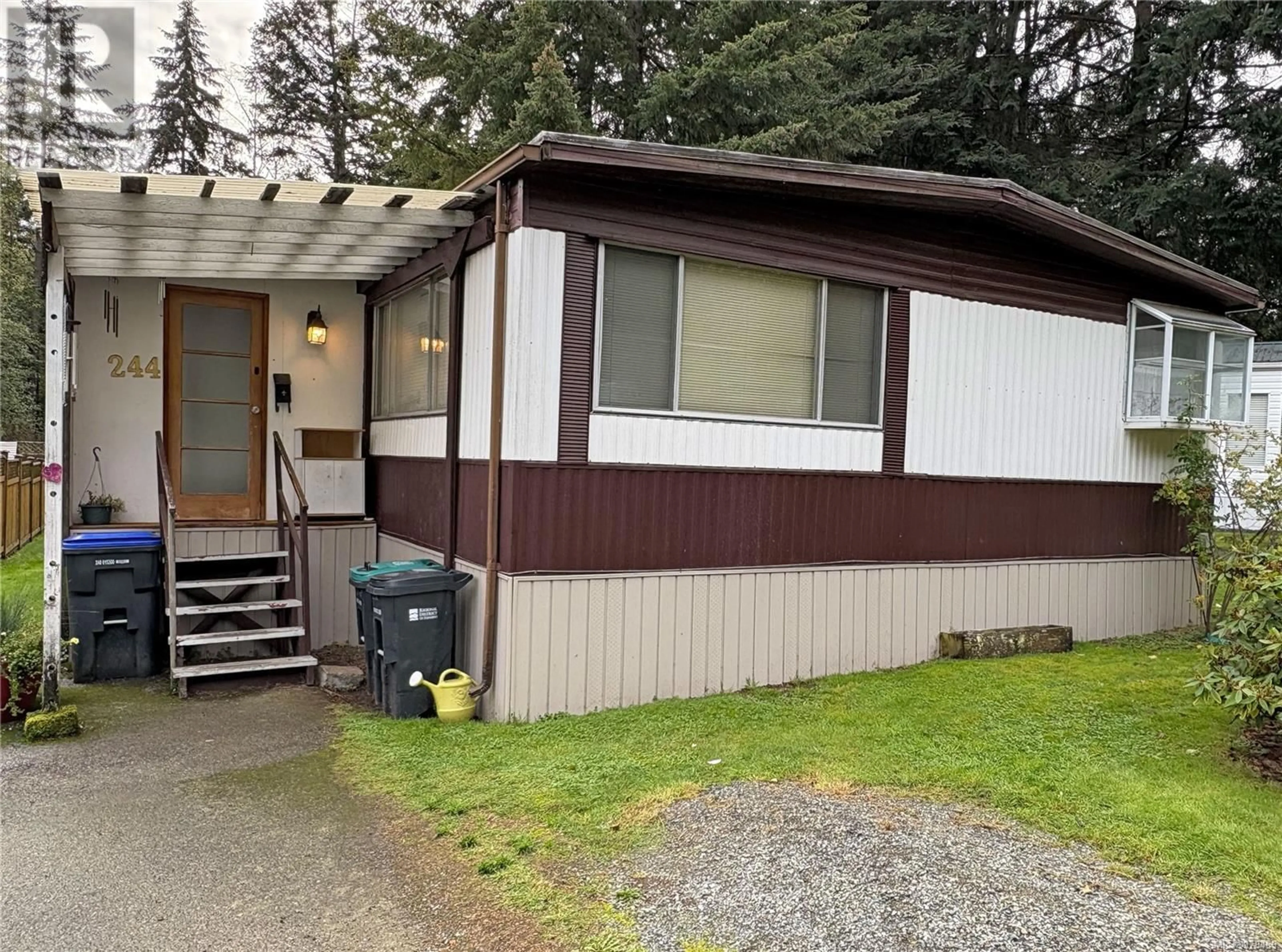 Home with vinyl exterior material for 244 2465 Apollo Dr, Nanoose Bay British Columbia V9P9K2