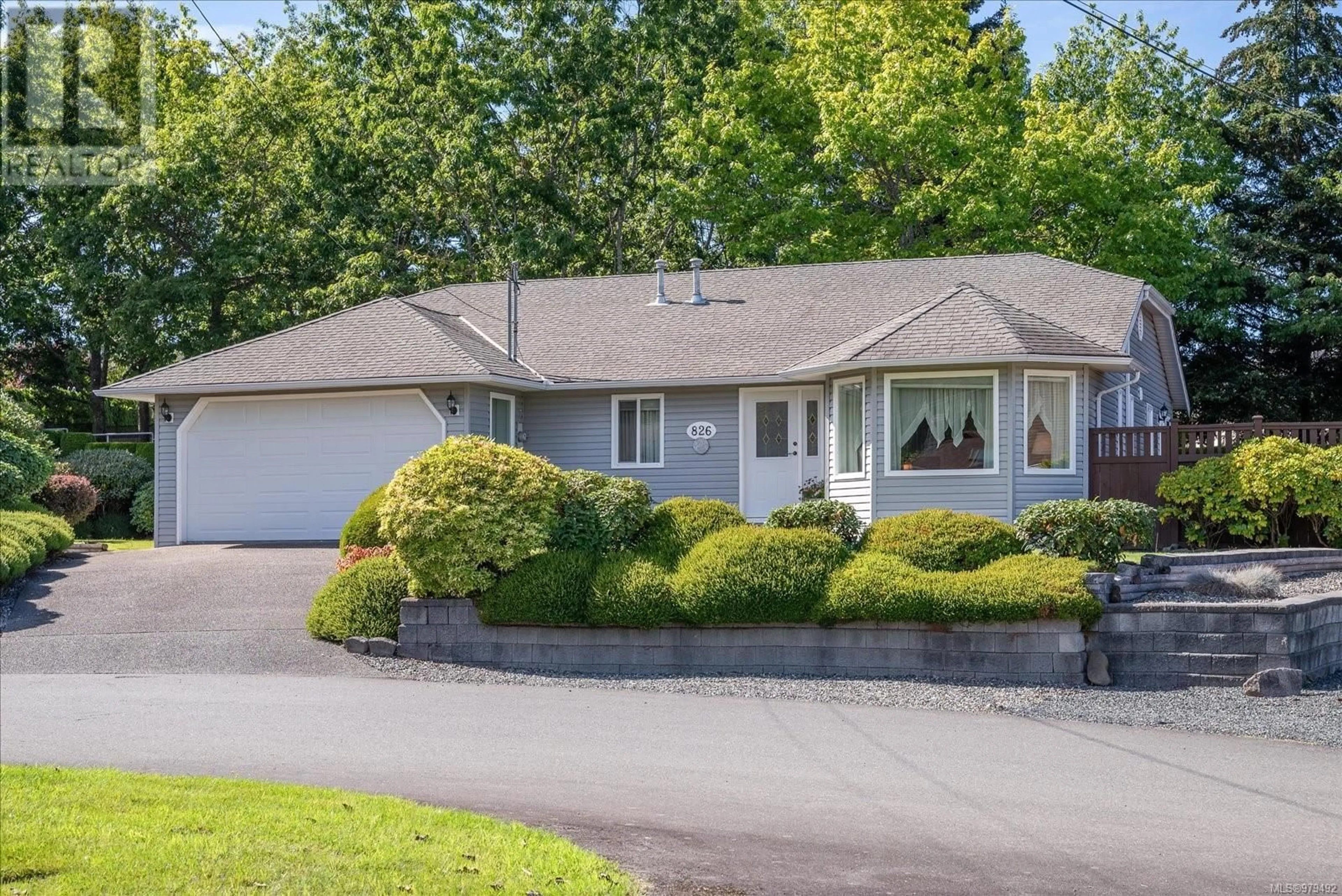 Frontside or backside of a home, cottage for 826 Redonda Pl, Qualicum Beach British Columbia V9K1R4