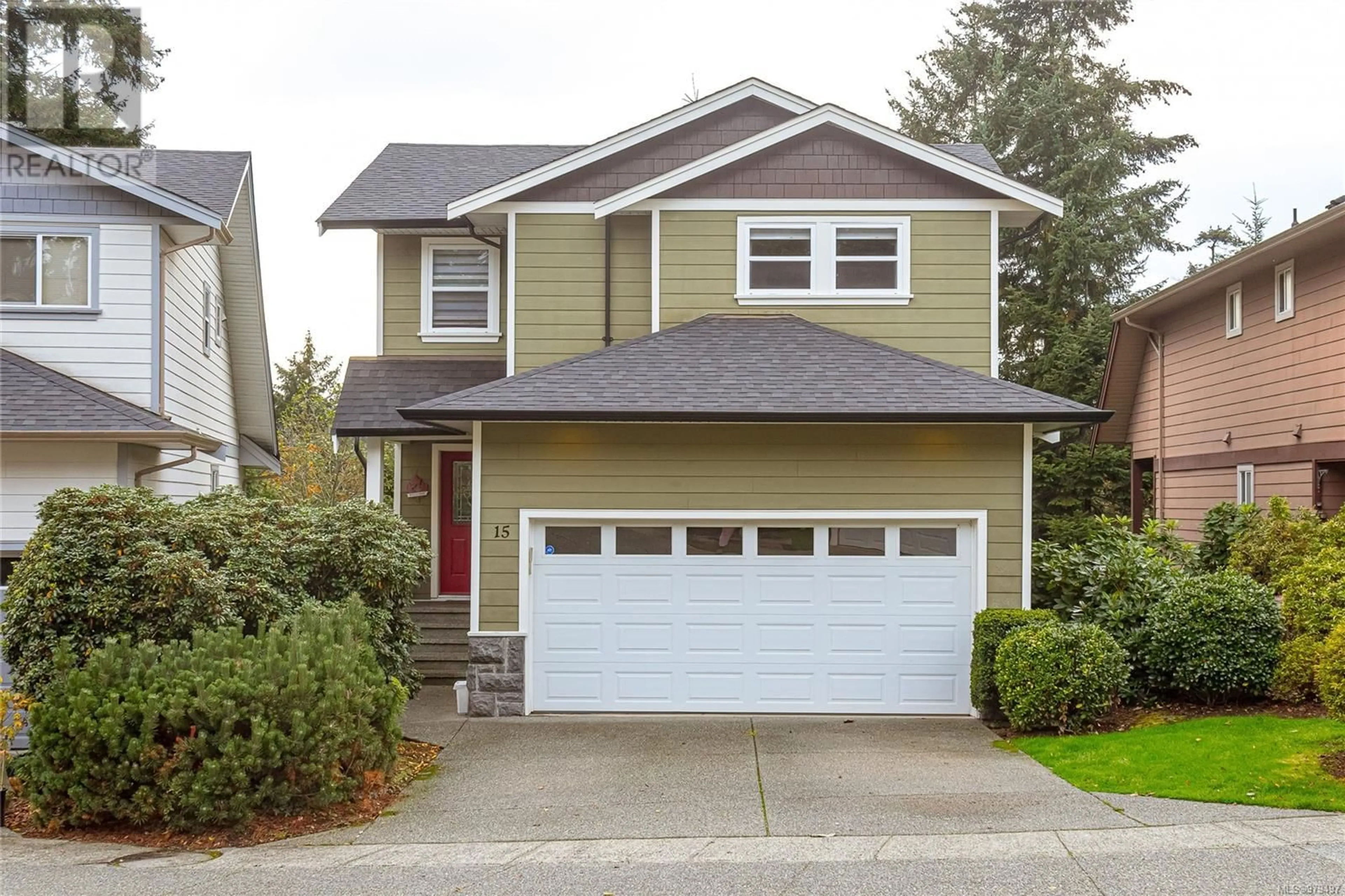 Home with vinyl exterior material for 15 95 Talcott Rd, View Royal British Columbia V9B5T6