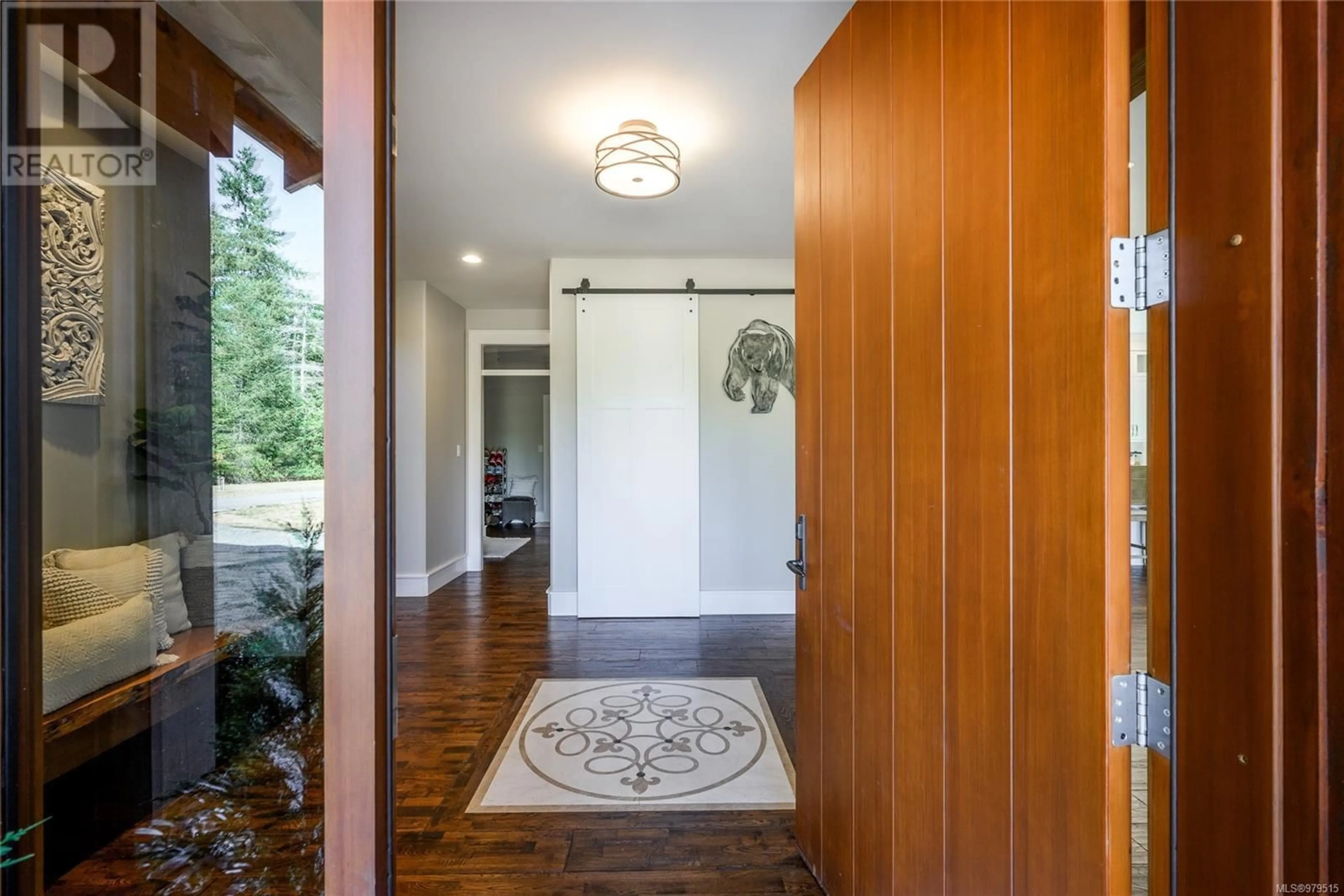 Indoor entryway, wood floors for 730 Parry's Park Rd, Parksville British Columbia V9P1T8