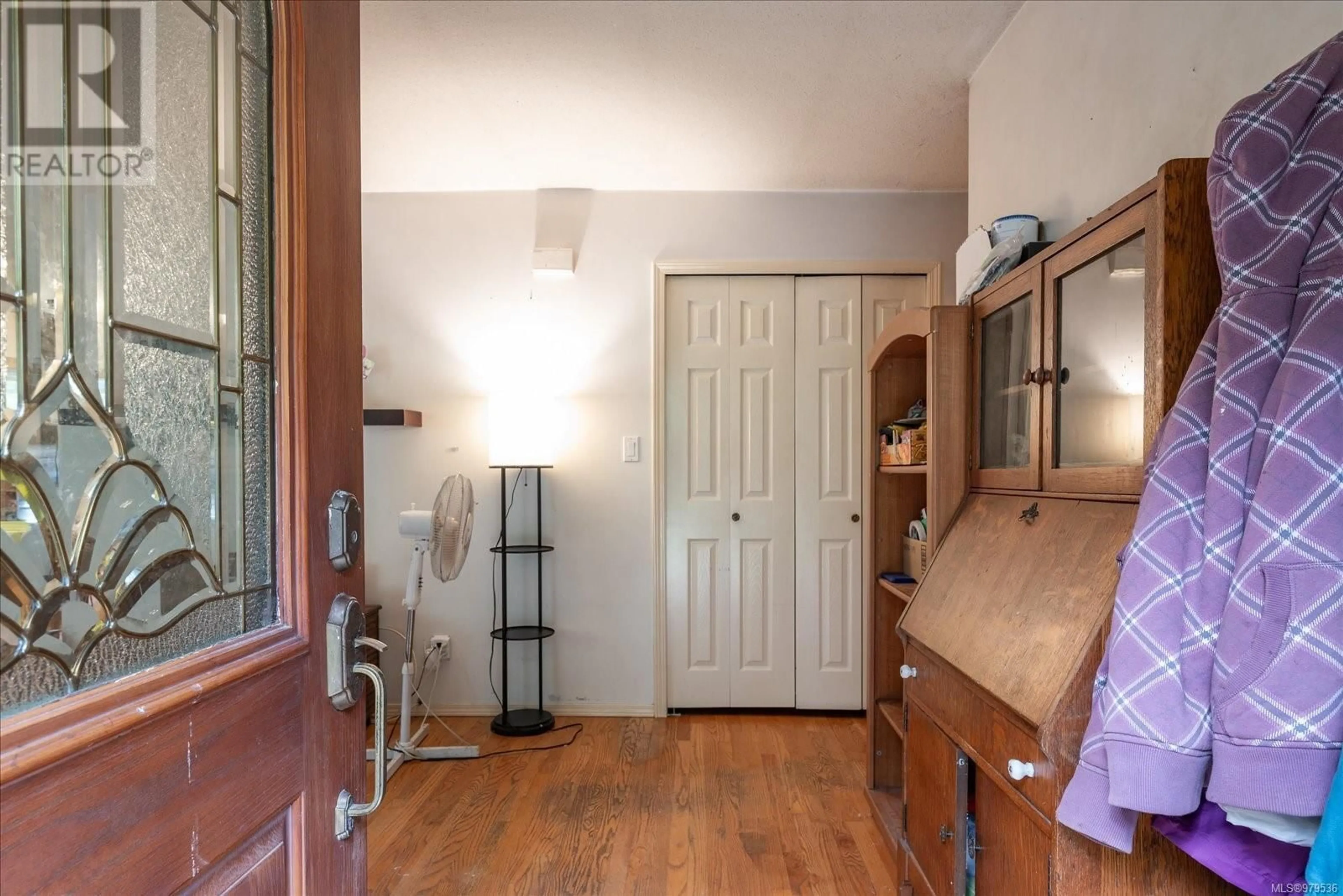 Indoor entryway, wood floors for 345 Larch Rd, Gabriola Island British Columbia V0R1X1