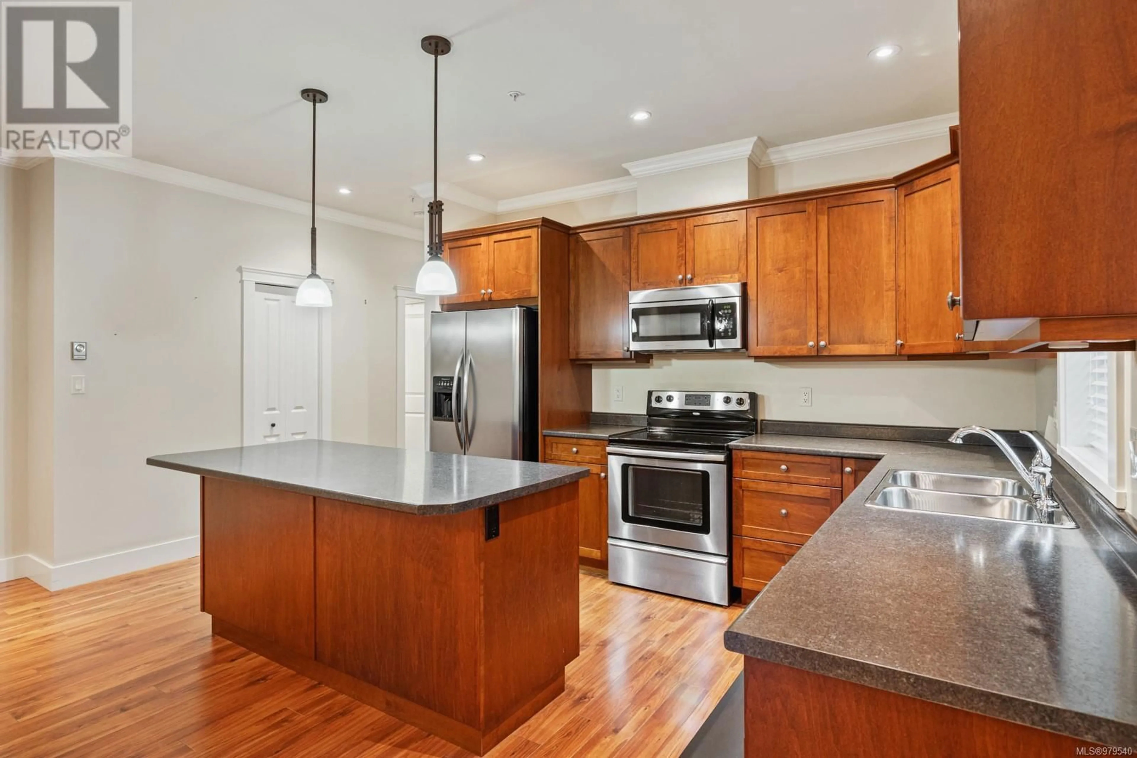 Open concept kitchen for 9 48 McPhedran Rd S, Campbell River British Columbia V9W3C6