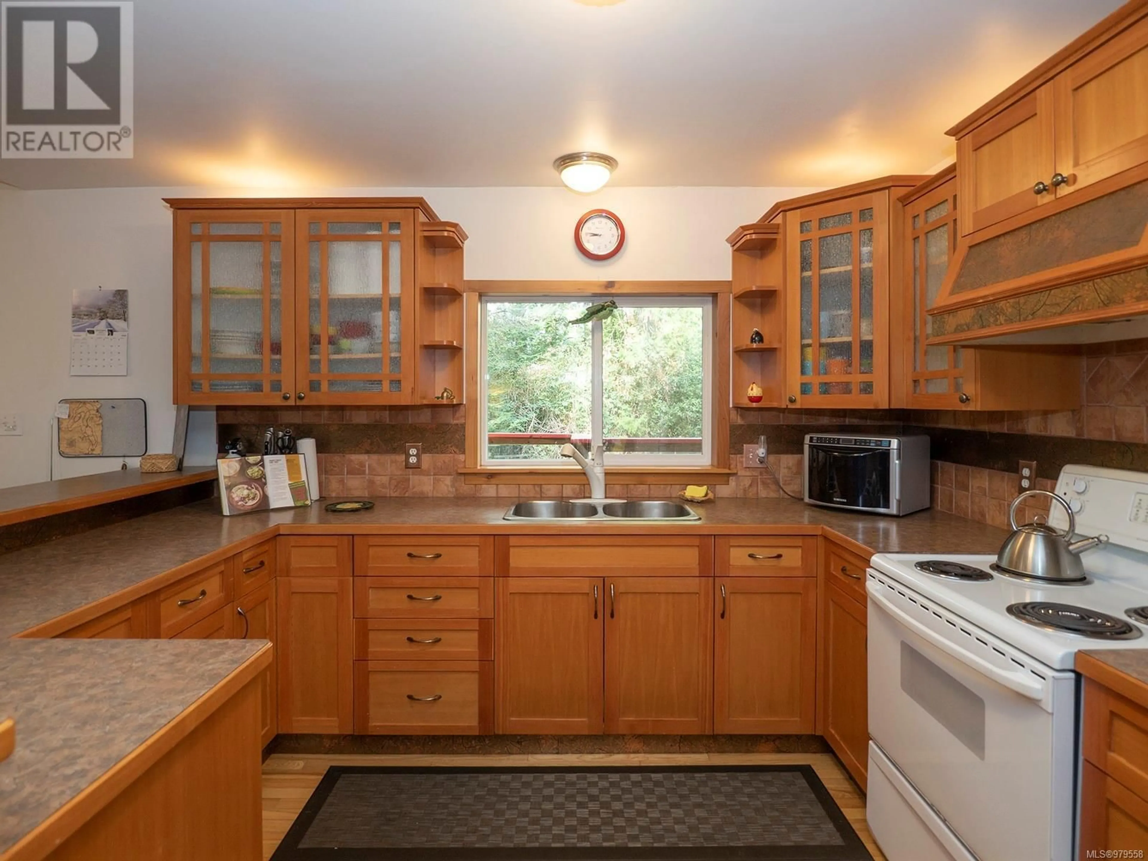 Standard kitchen, wood floors, cottage for 14 Treasure Trail, Protection Island British Columbia V9R6R1