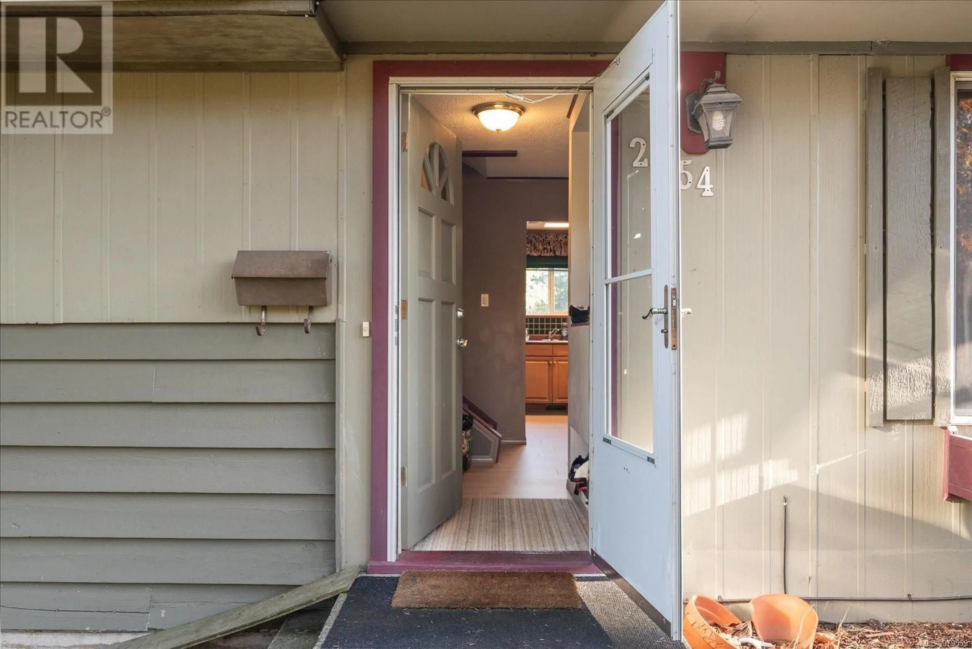 Indoor entryway for 2654 Beaver Creek Cres, Nanaimo British Columbia V9T3K2