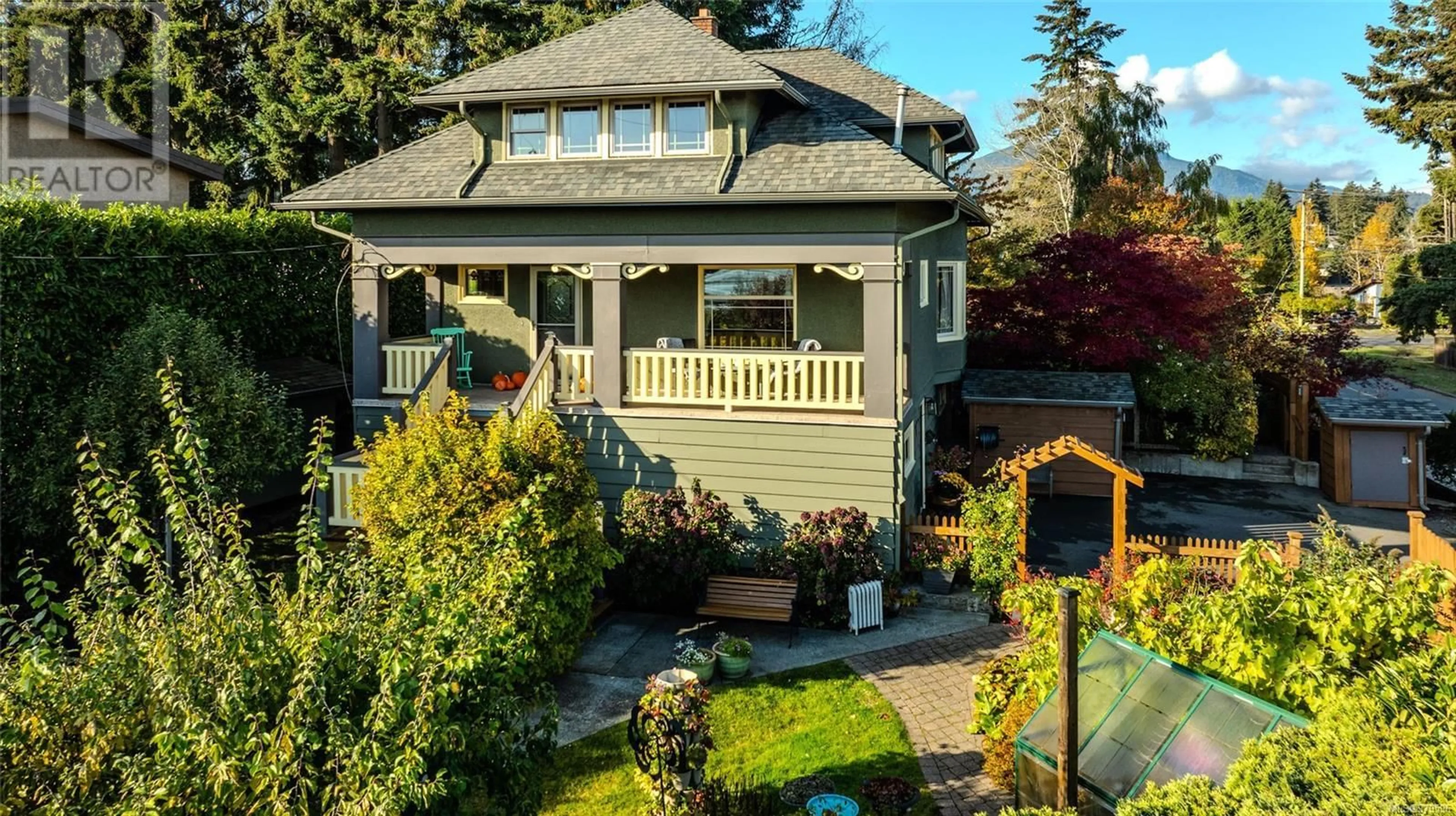 Frontside or backside of a home, the fenced backyard for 804 Harbour View St, Nanaimo British Columbia V9R4V3