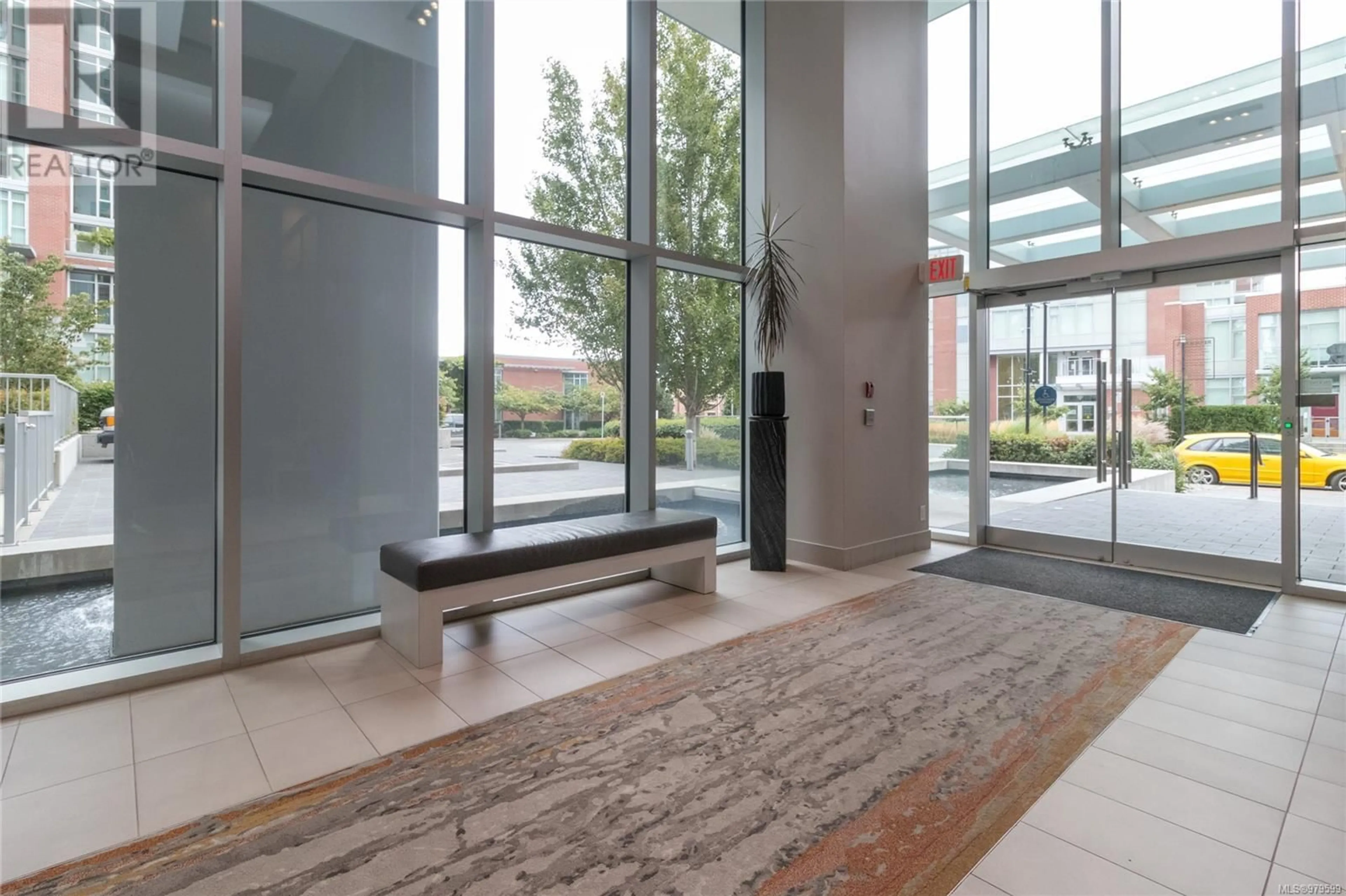 Indoor lobby, carpet floors for 1304 83 Saghalie Rd, Victoria British Columbia V9A0E7