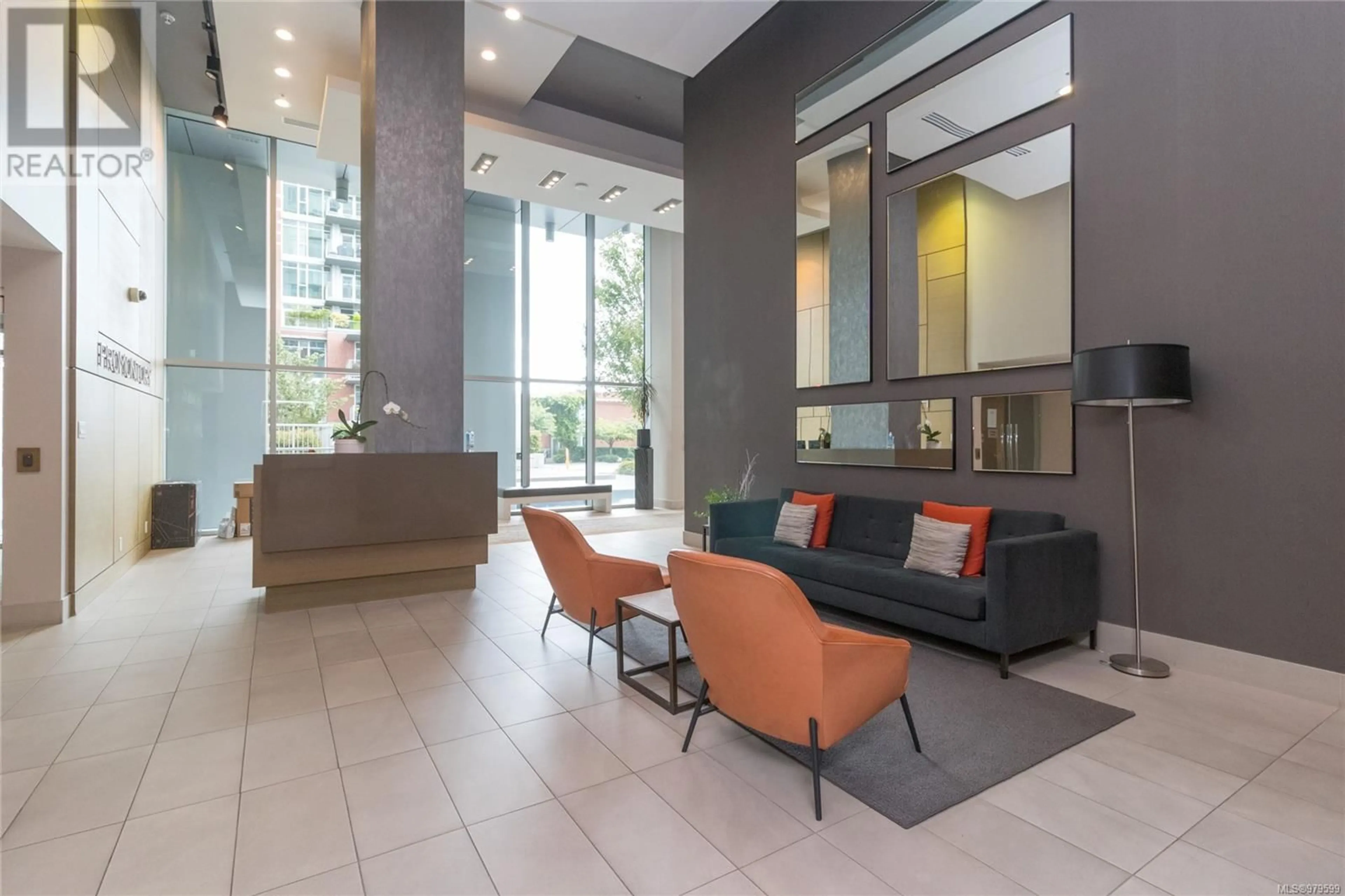 Indoor lobby for 1304 83 Saghalie Rd, Victoria British Columbia V9A0E7