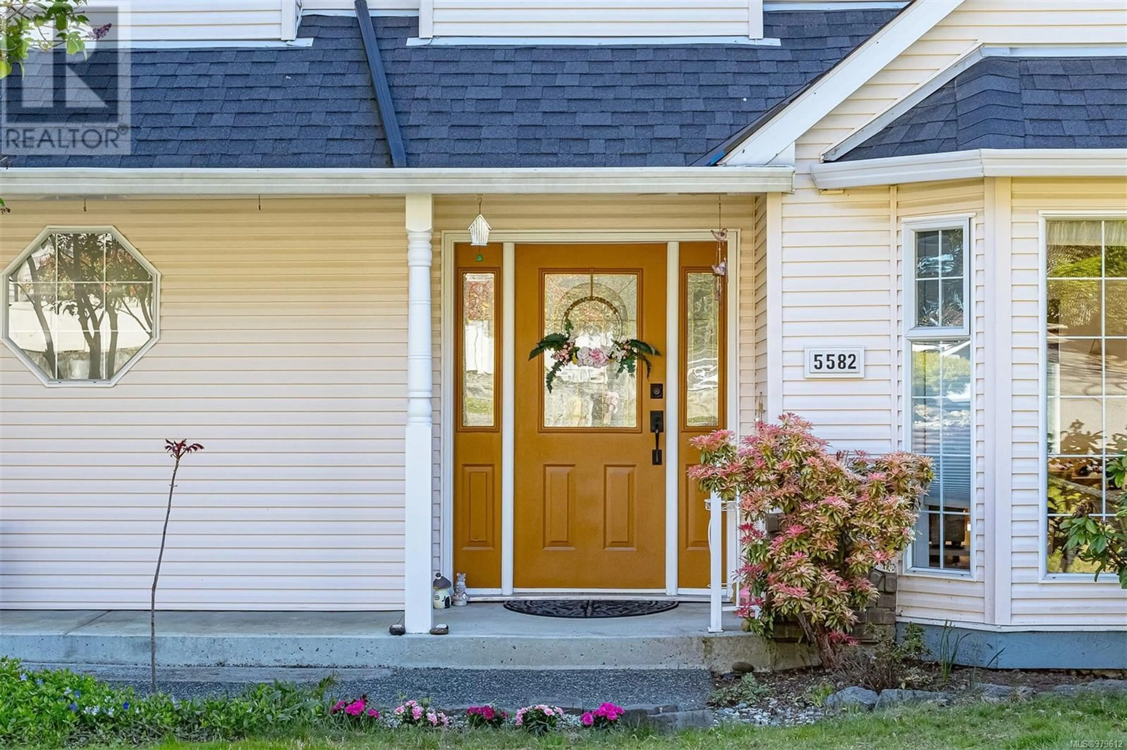 Indoor entryway for 5582 Garibaldi Dr, Nanaimo British Columbia V9T6B2