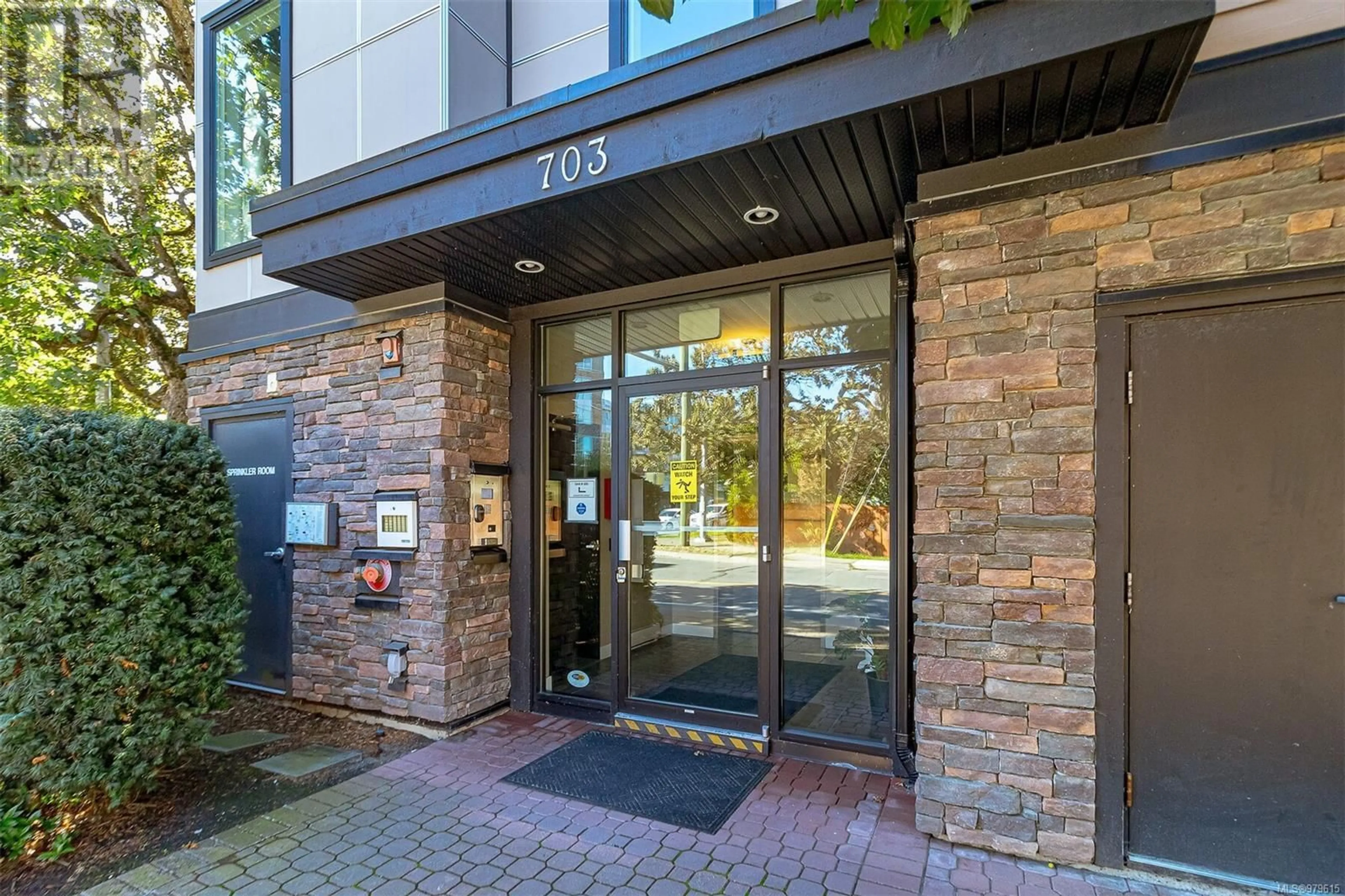 Indoor foyer for 202 703 Massie Dr, Langford British Columbia V9B3A9