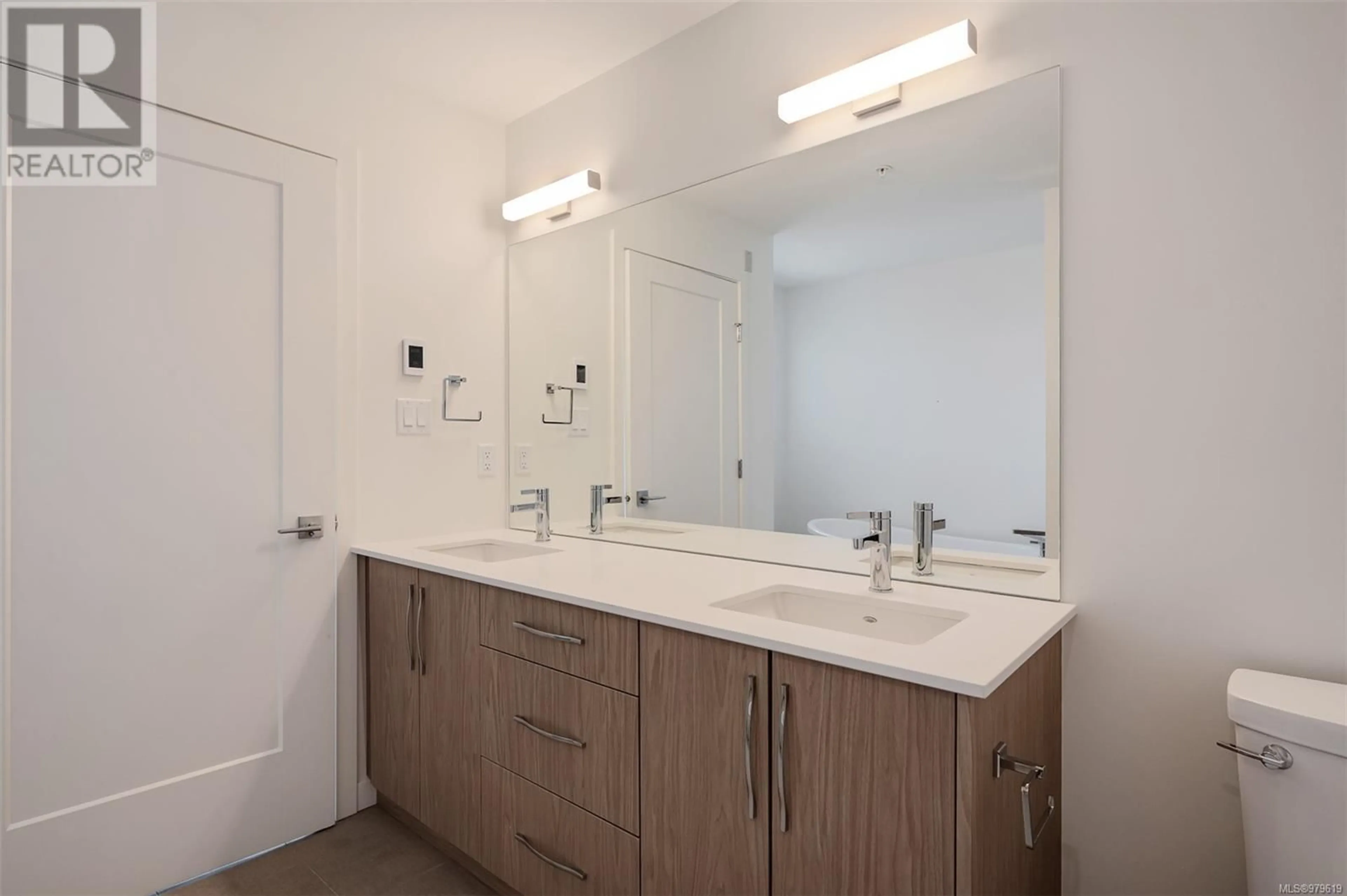 Bathroom, not visible floor for 403 9716 Third St, Sidney British Columbia V8L3A2