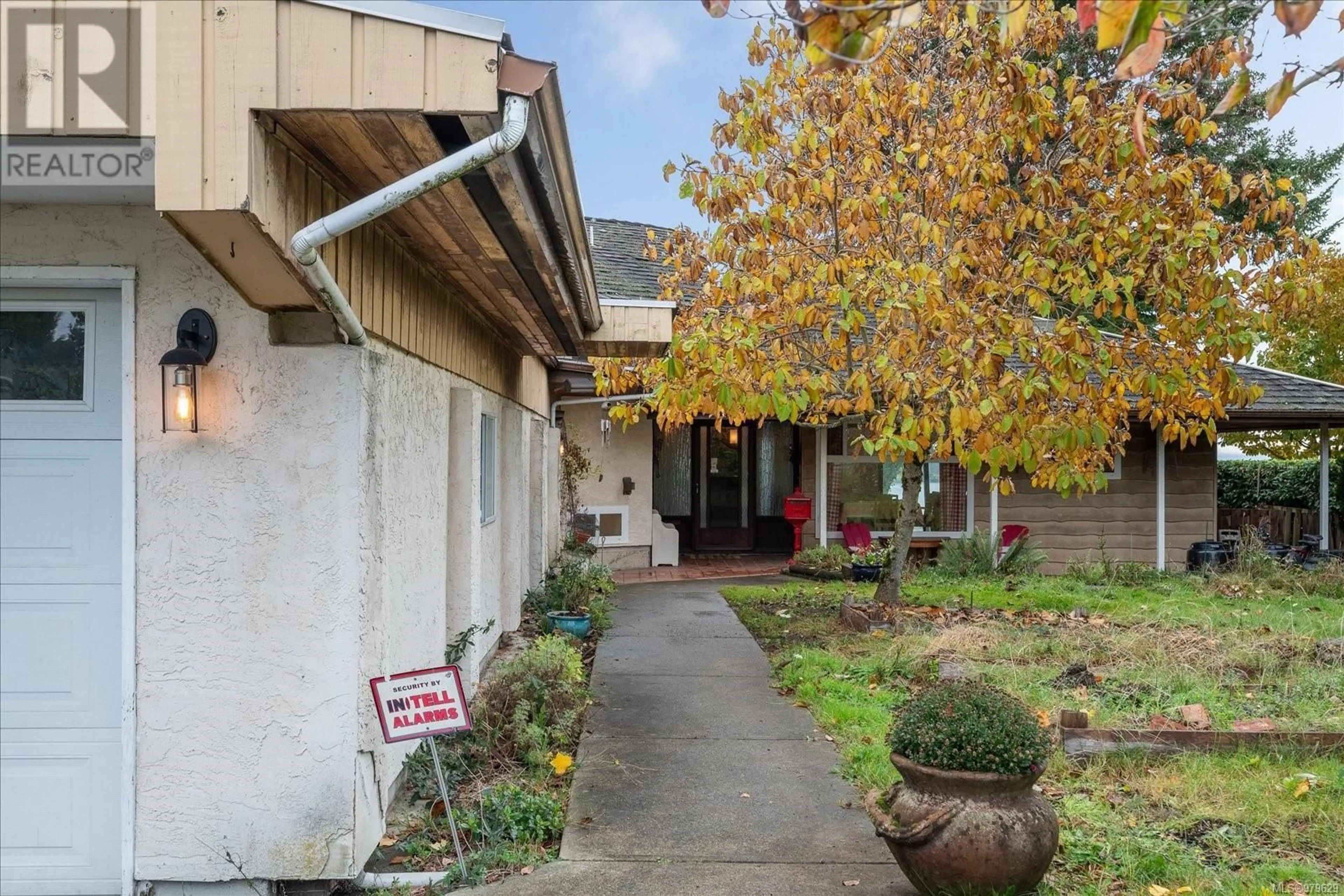 A pic from exterior of the house or condo, the front or back of building for 165 Cilaire Dr, Nanaimo British Columbia V9S3E2