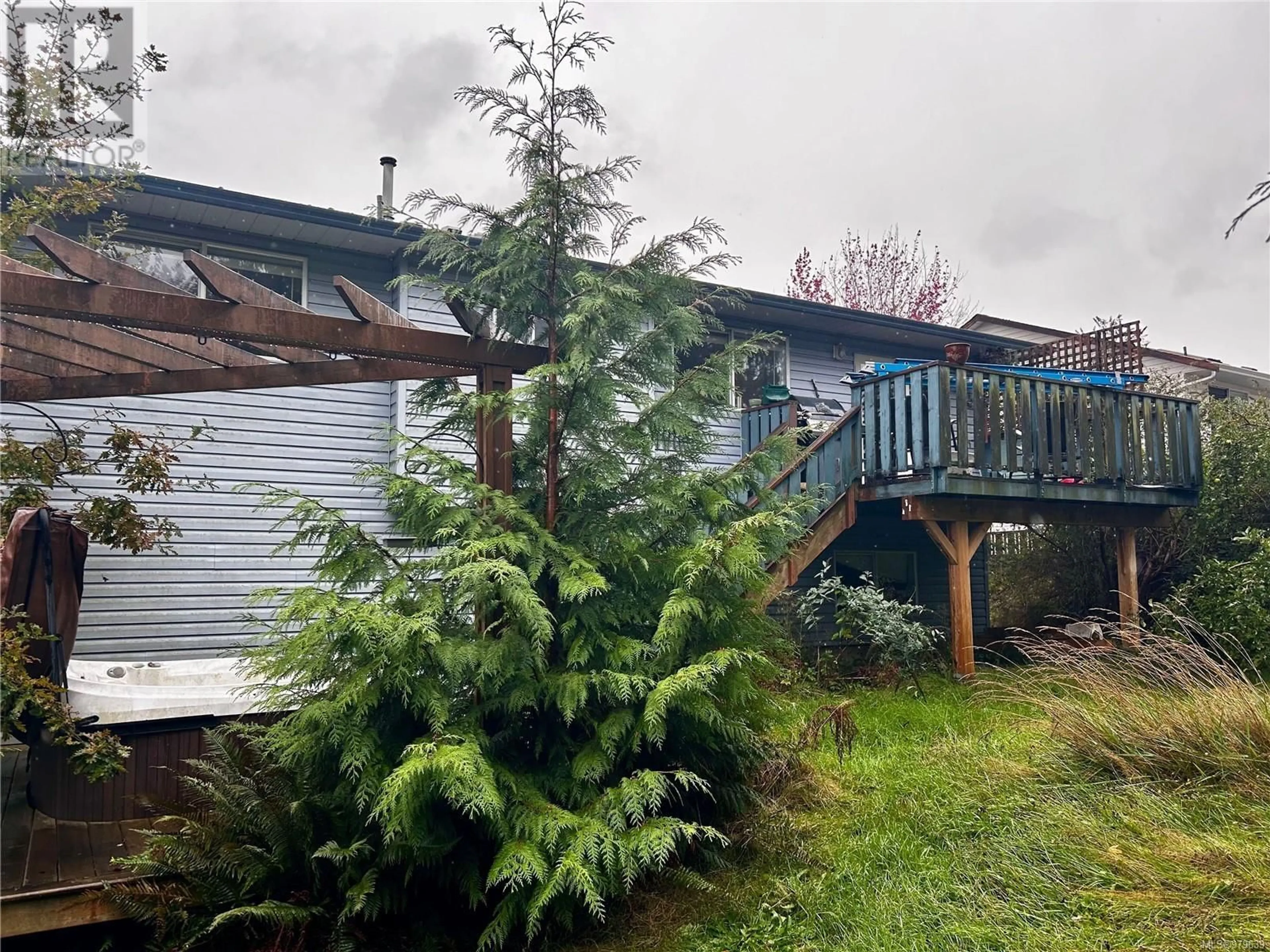 Frontside or backside of a home, cottage for 2112 Meadowlark Dr, Comox British Columbia V9M3P4