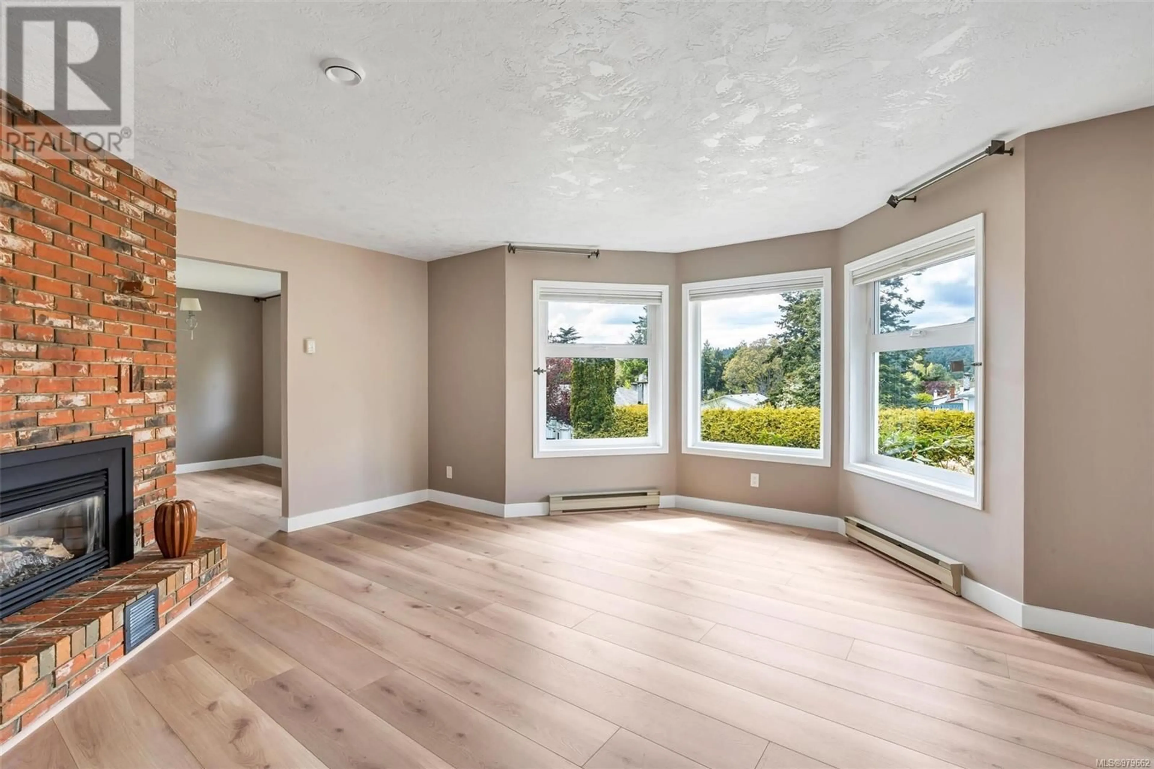 A pic of a room, wood floors for 4399 Torrington Pl, Saanich British Columbia V8N4T3