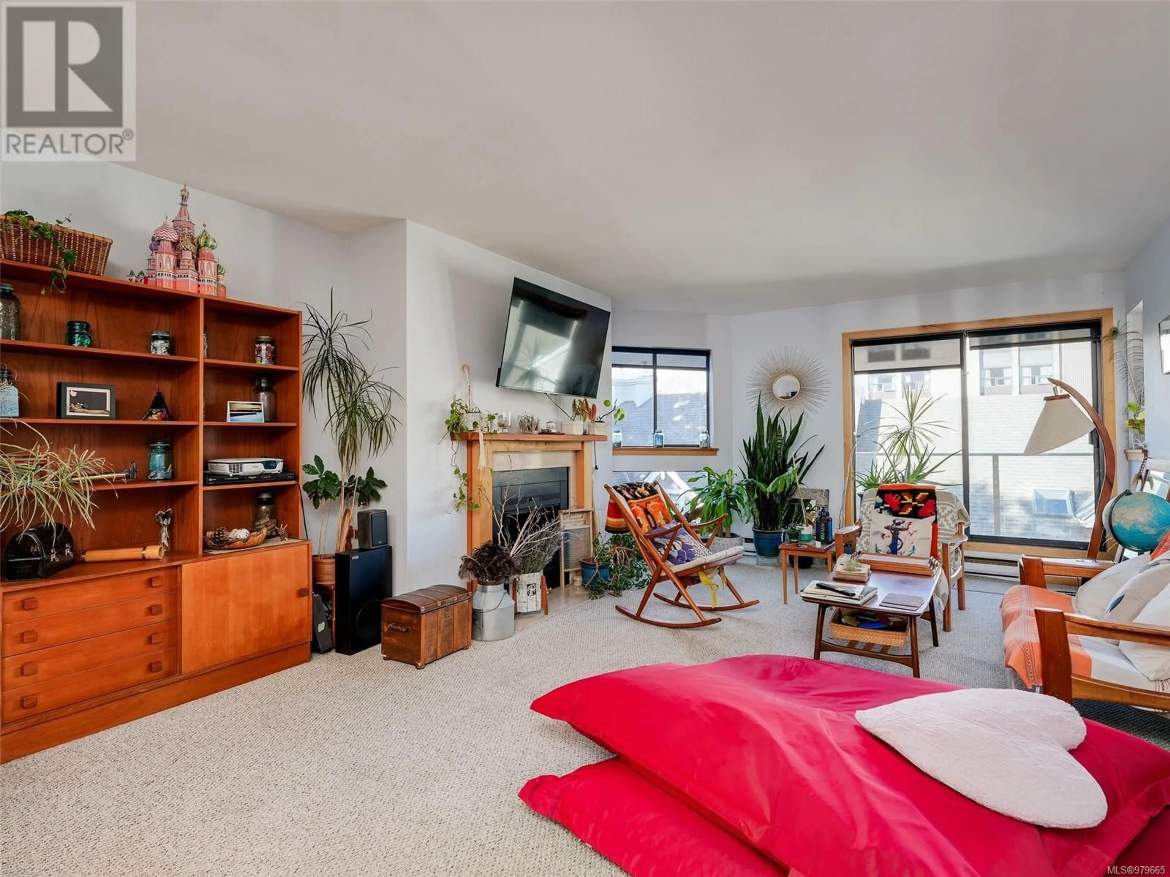 Living room, carpet floors for 408 406 Simcoe St, Victoria British Columbia V8V1L1