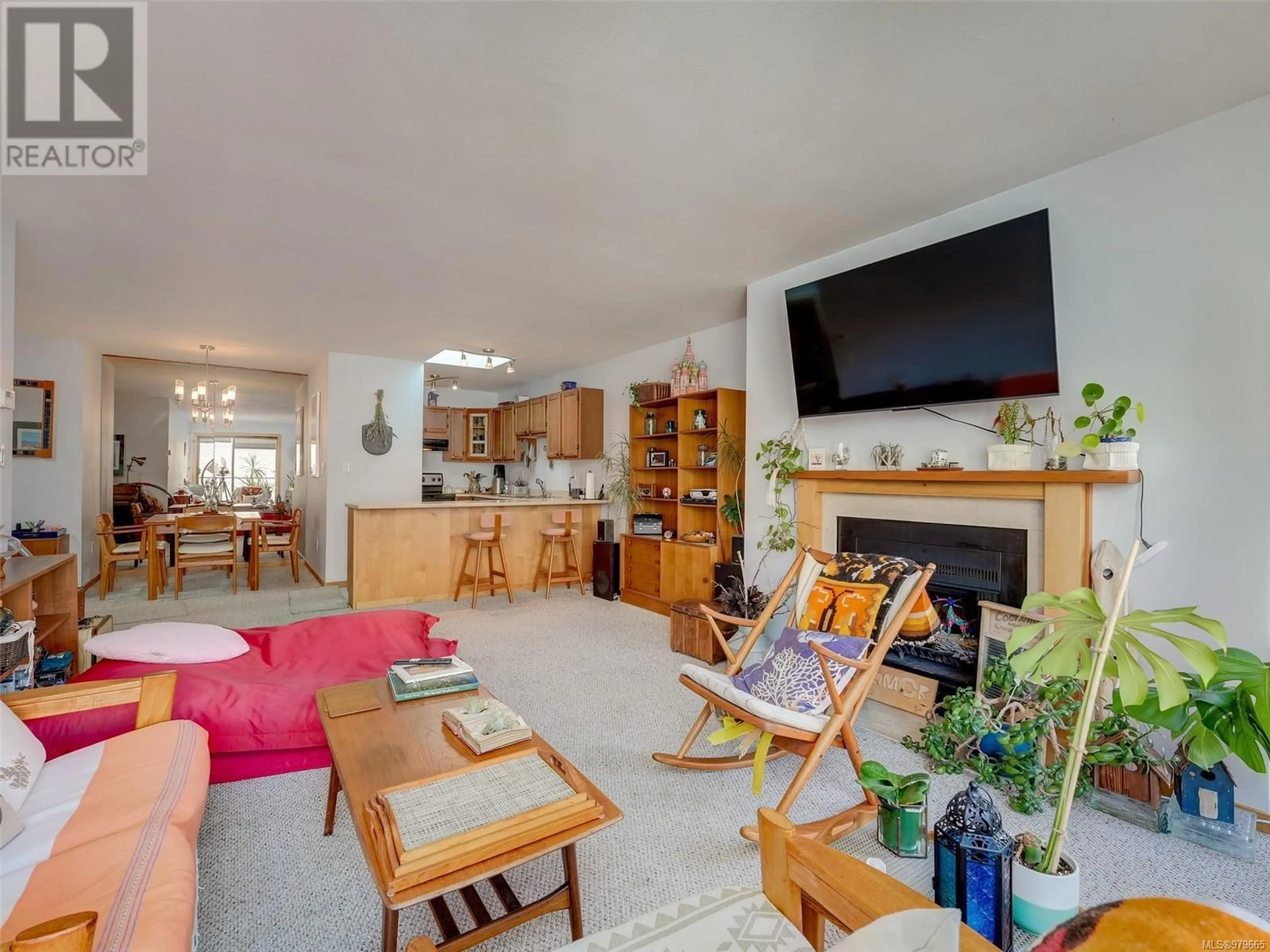 Living room, wood floors for 408 406 Simcoe St, Victoria British Columbia V8V1L1