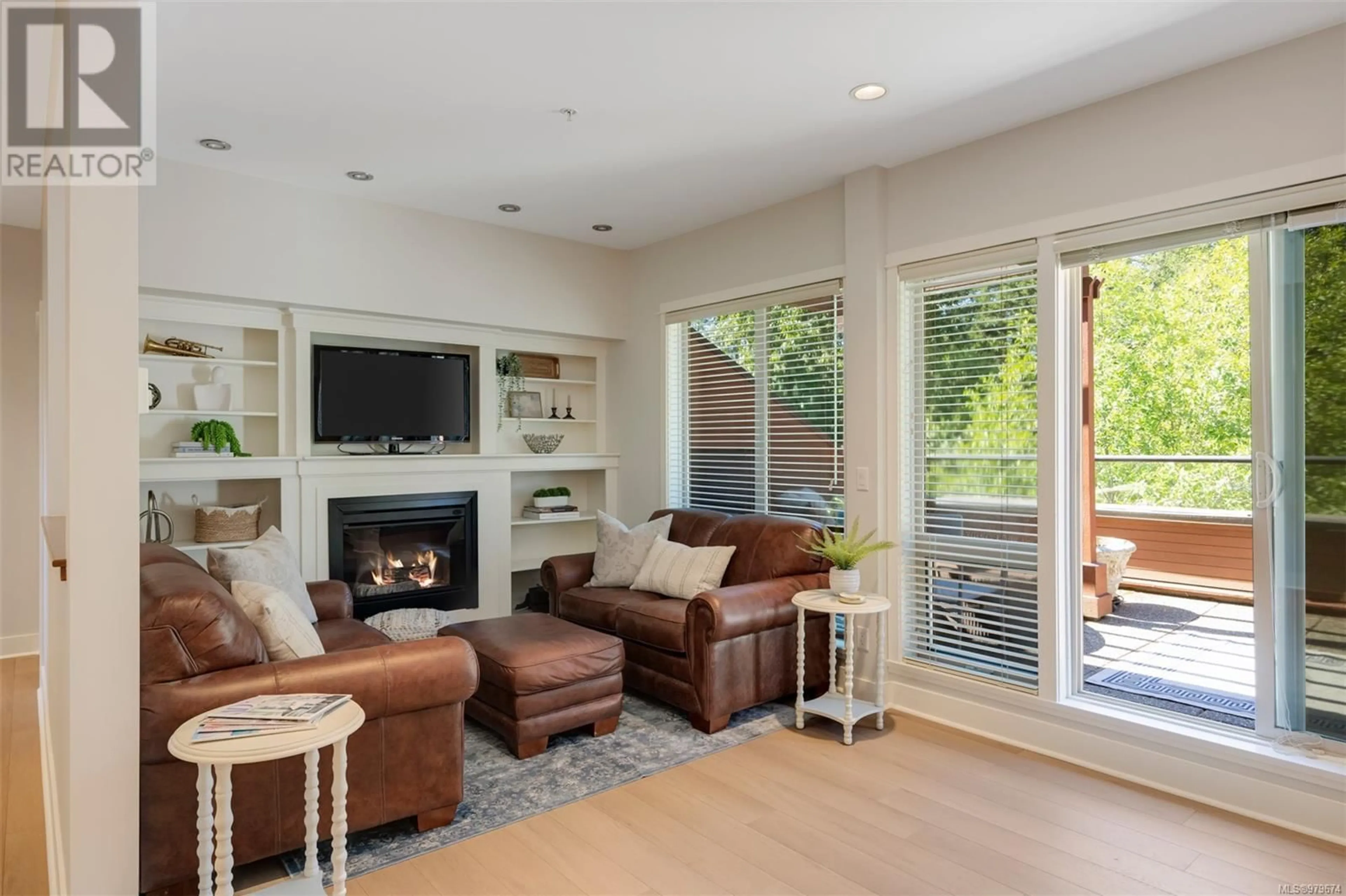 Living room, wood floors for 401 635 Brookside Rd, Colwood British Columbia V9C0C3