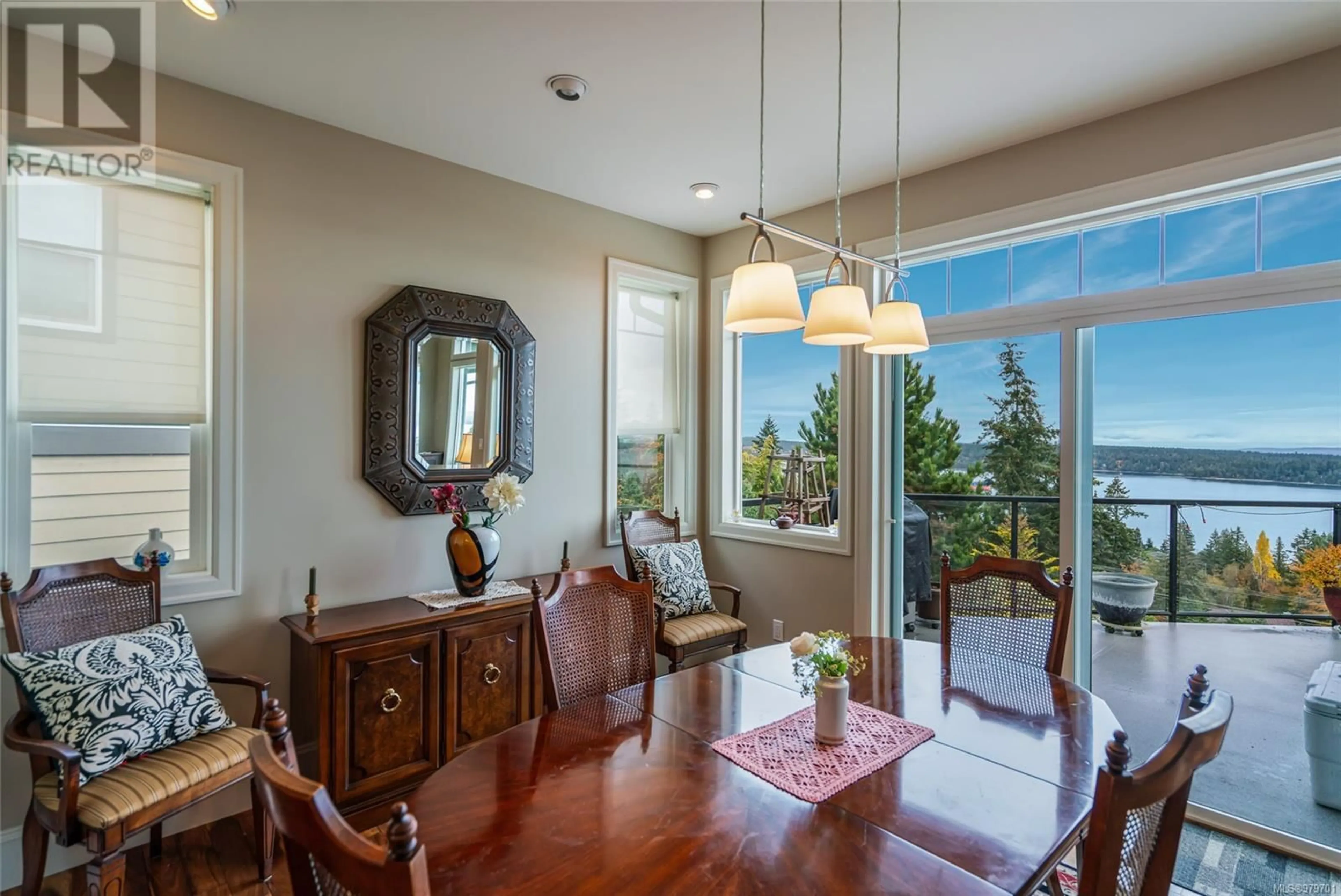 Dining room, wood floors, cottage for 3 626 Farrell Rd, Ladysmith British Columbia V9G0A2