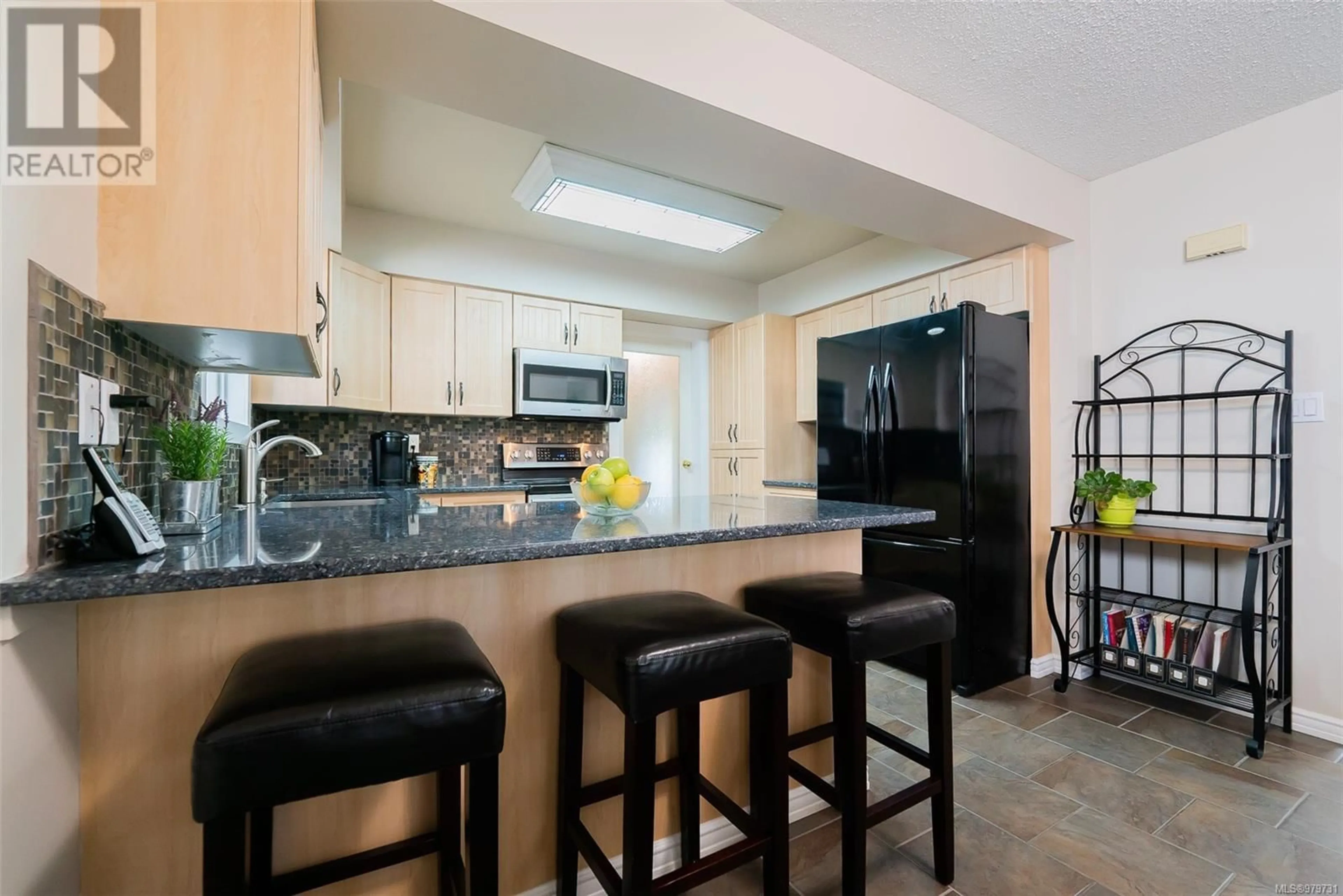 Open concept kitchen for 4116 Orchard Cir, Nanaimo British Columbia V9T4C6