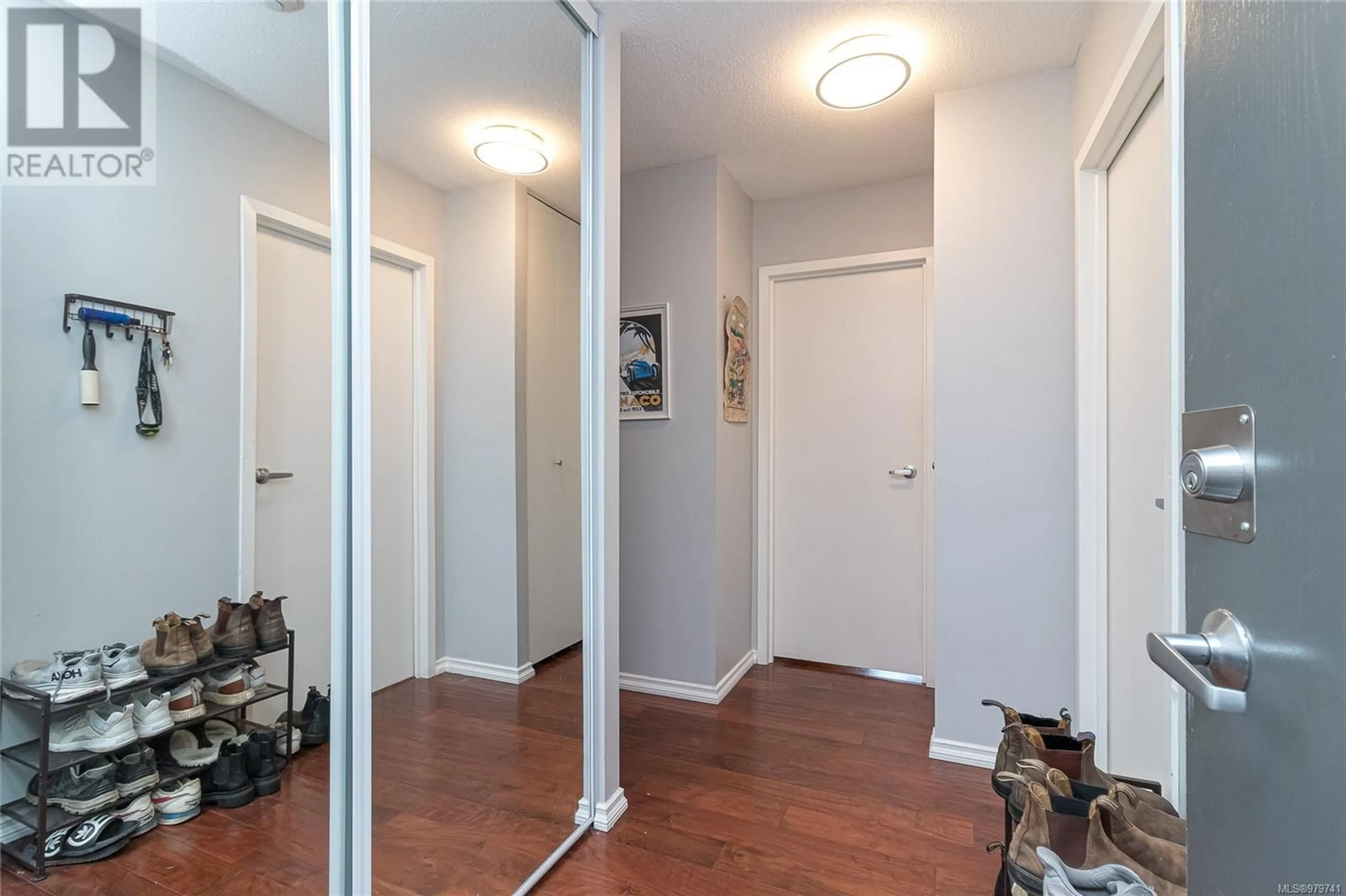 Indoor entryway, wood floors for 503 770 Cormorant St, Victoria British Columbia V8W3J3